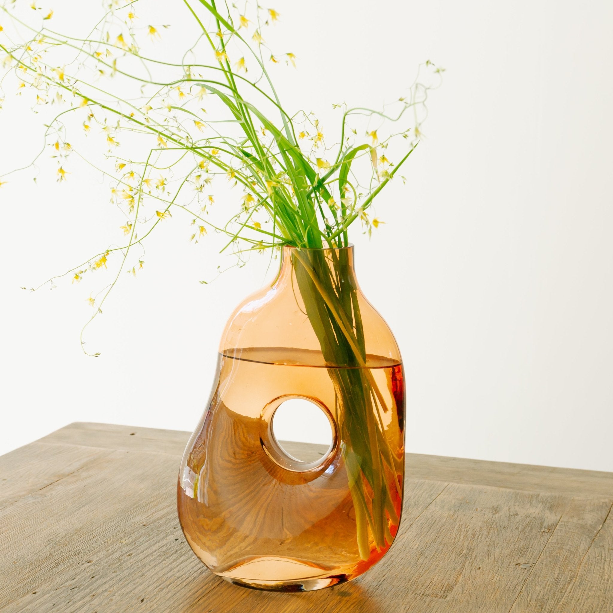 【welms.】 Onkalo Vase (B)をオーダーするならFlower&Plants tette │ 「手から手へ、想いを運ぶフラワーショップ」【板橋駅徒歩4分】【熟練フローリスト夫婦が運営】【最短2営業日で発送】【24時間365日注文OK】【ギフトは3300円〜】フラワーギフトを手から手へ、想いを込めたブーケやアレンジメントで大切な人に感謝と愛情を。シーンや用途に合わせて選びやすい豊富な種