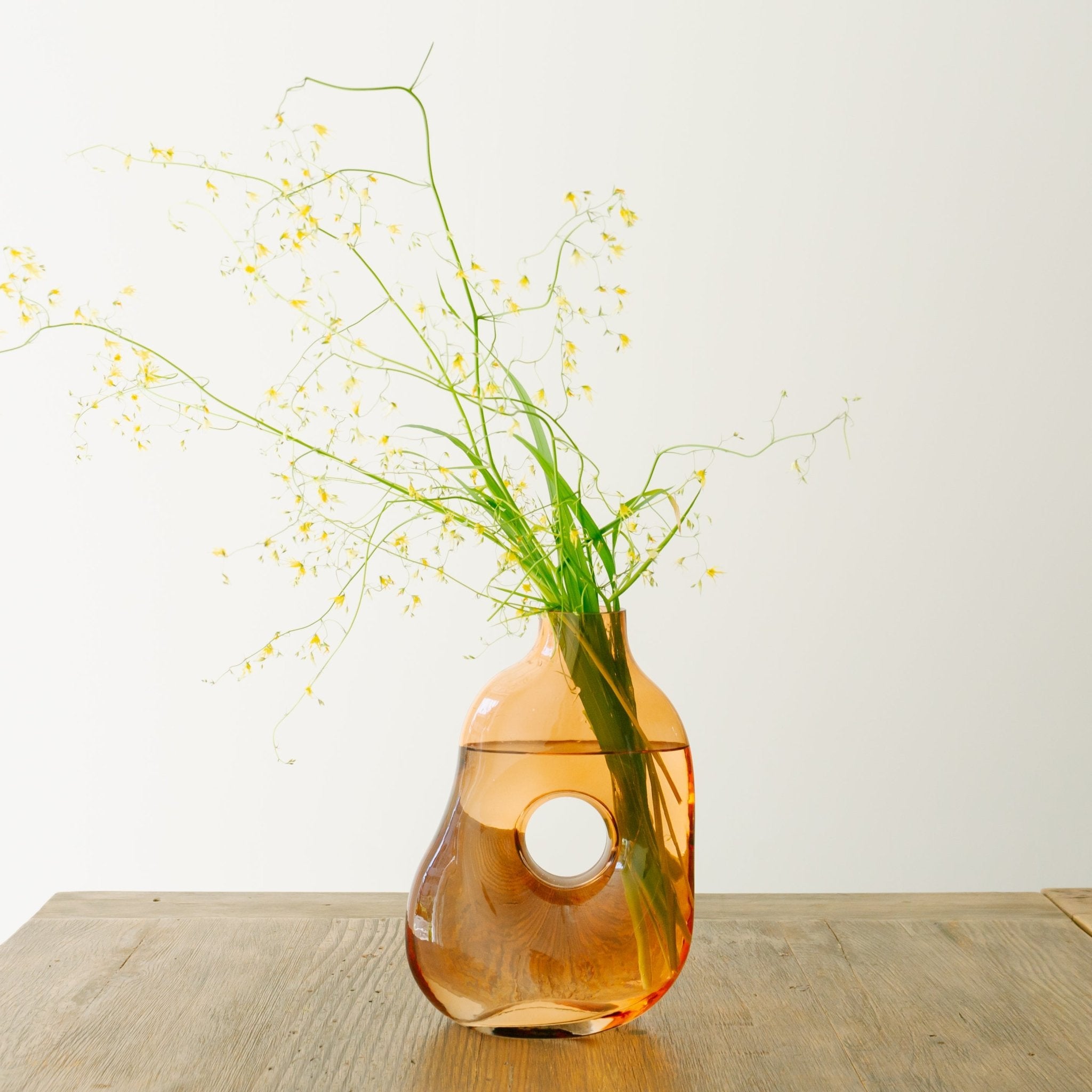 【welms.】 Onkalo Vase (B)をオーダーするならFlower&Plants tette │ 「手から手へ、想いを運ぶフラワーショップ」【板橋駅徒歩4分】【熟練フローリスト夫婦が運営】【最短2営業日で発送】【24時間365日注文OK】【ギフトは3300円〜】フラワーギフトを手から手へ、想いを込めたブーケやアレンジメントで大切な人に感謝と愛情を。シーンや用途に合わせて選びやすい豊富な種