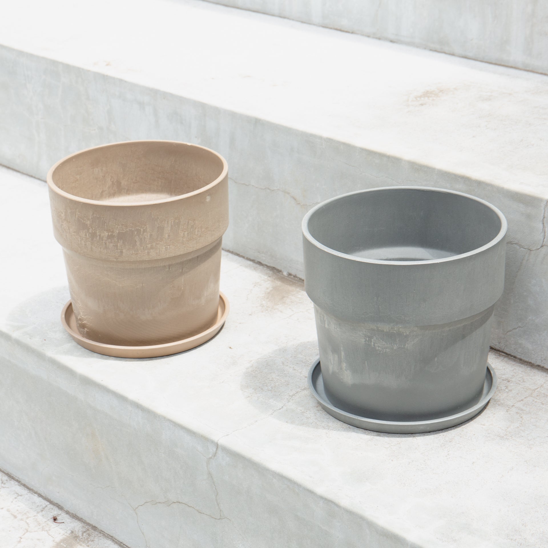 鉢カバー アーバンプランツポット 6号をオーダーするならFlower&Plants tette │ 「手から手へ、想いを運ぶフラワーショップ」【板橋駅徒歩4分】【熟練フローリスト夫婦が運営】【最短2営業日で発送】【24時間365日注文OK】【ギフトは3300円〜】フラワーギフトを手から手へ、想いを込めたブーケやアレンジメントで大切な人に感謝と愛情を。シーンや用途に合わせて選びやすい豊富な種