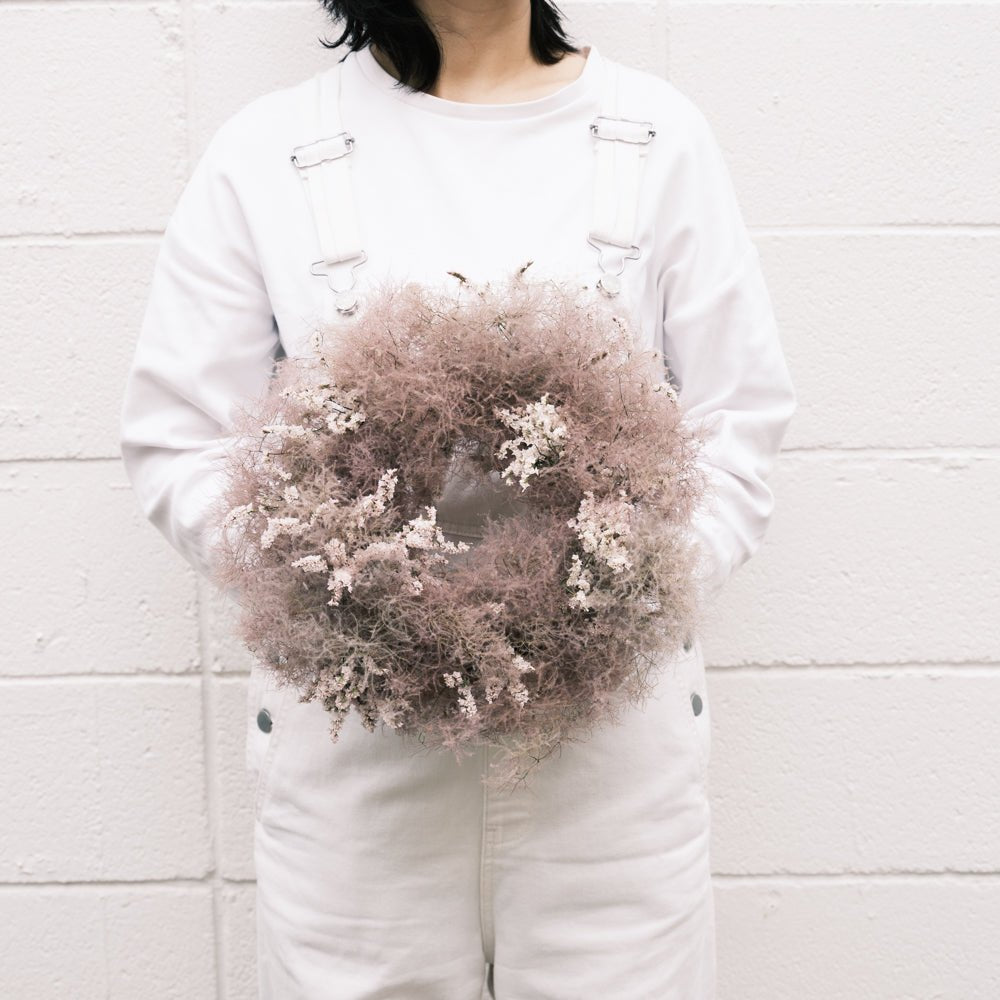 ドライリース スモークツリーをオーダーするならFlower&Plants tette │ 「手から手へ、想いを運ぶフラワーショップ」【板橋駅徒歩4分】【熟練フローリスト夫婦が運営】【最短2営業日で発送】【24時間365日注文OK】【ギフトは3300円〜】フラワーギフトを手から手へ、想いを込めたブーケやアレンジメントで大切な人に感謝と愛情を。シーンや用途に合わせて選びやすい豊富な種