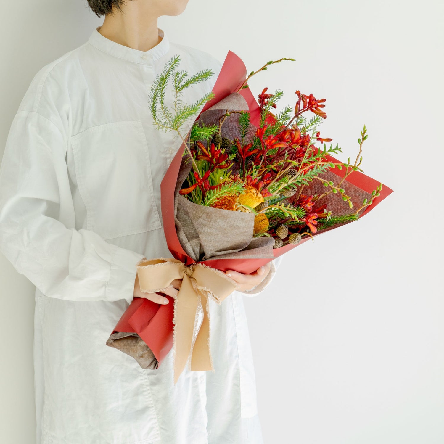 カンガルーポーのギフトをオーダーするならFlower&Plants tette │ 「手から手へ、想いを運ぶフラワーショップ」【板橋駅徒歩4分】【熟練フローリスト夫婦が運営】【最短2営業日で発送】【24時間365日注文OK】【ギフトは3300円〜】フラワーギフトを手から手へ、想いを込めたブーケやアレンジメントで大切な人に感謝と愛情を。シーンや用途に合わせて選びやすい豊富な種