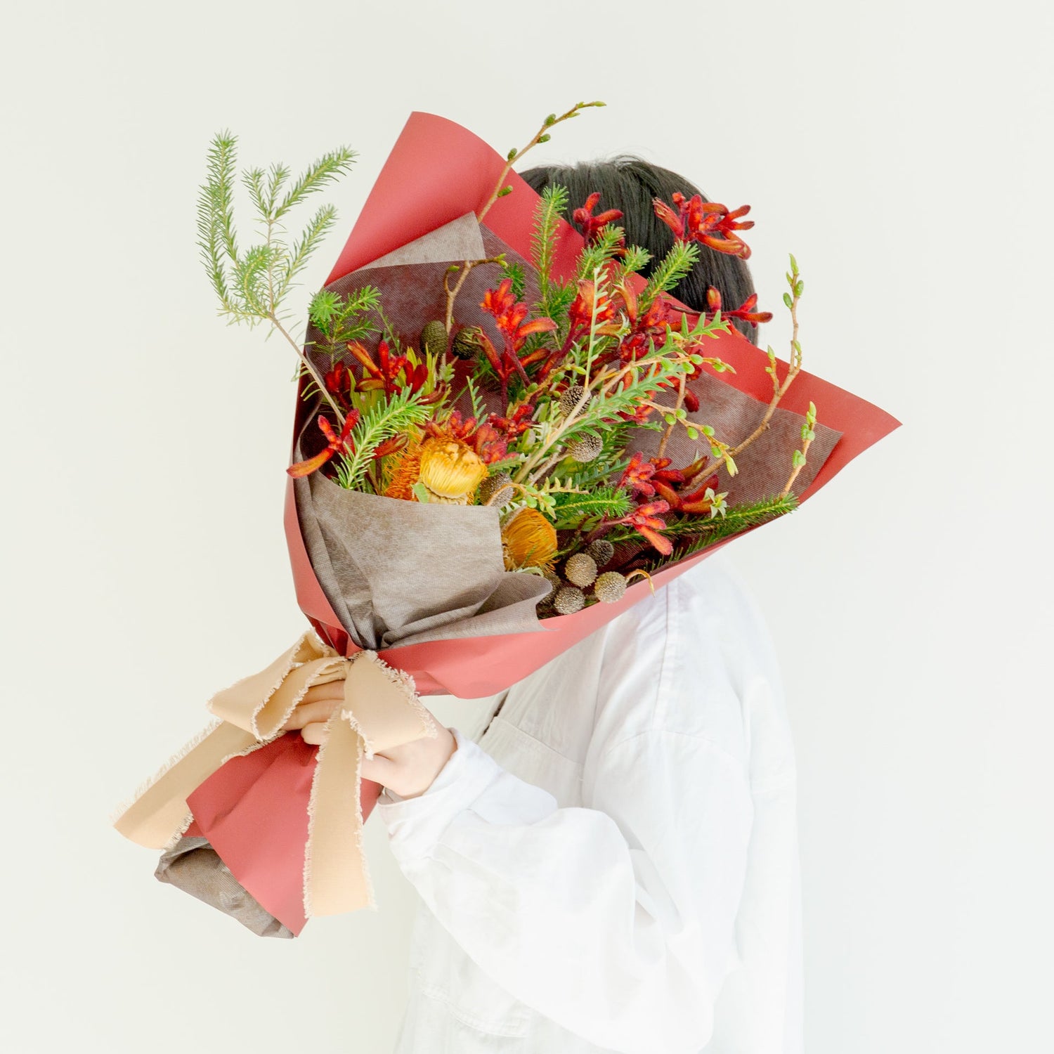 カンガルーポーのギフトをオーダーするならFlower&Plants tette │ 「手から手へ、想いを運ぶフラワーショップ」【板橋駅徒歩4分】【熟練フローリスト夫婦が運営】【最短2営業日で発送】【24時間365日注文OK】【ギフトは3300円〜】フラワーギフトを手から手へ、想いを込めたブーケやアレンジメントで大切な人に感謝と愛情を。シーンや用途に合わせて選びやすい豊富な種