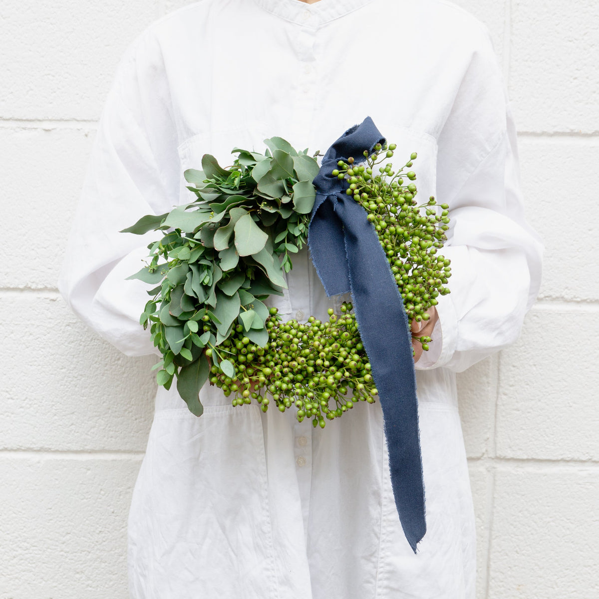 野ばらの実とユーカリのリースをオーダーするならFlower&Plants tette │ 「手から手へ、想いを運ぶフラワーショップ」【板橋駅徒歩4分】【熟練フローリスト夫婦が運営】【最短2営業日で発送】【24時間365日注文OK】【ギフトは3300円〜】フラワーギフトを手から手へ、想いを込めたブーケやアレンジメントで大切な人に感謝と愛情を。シーンや用途に合わせて選びやすい豊富な種
