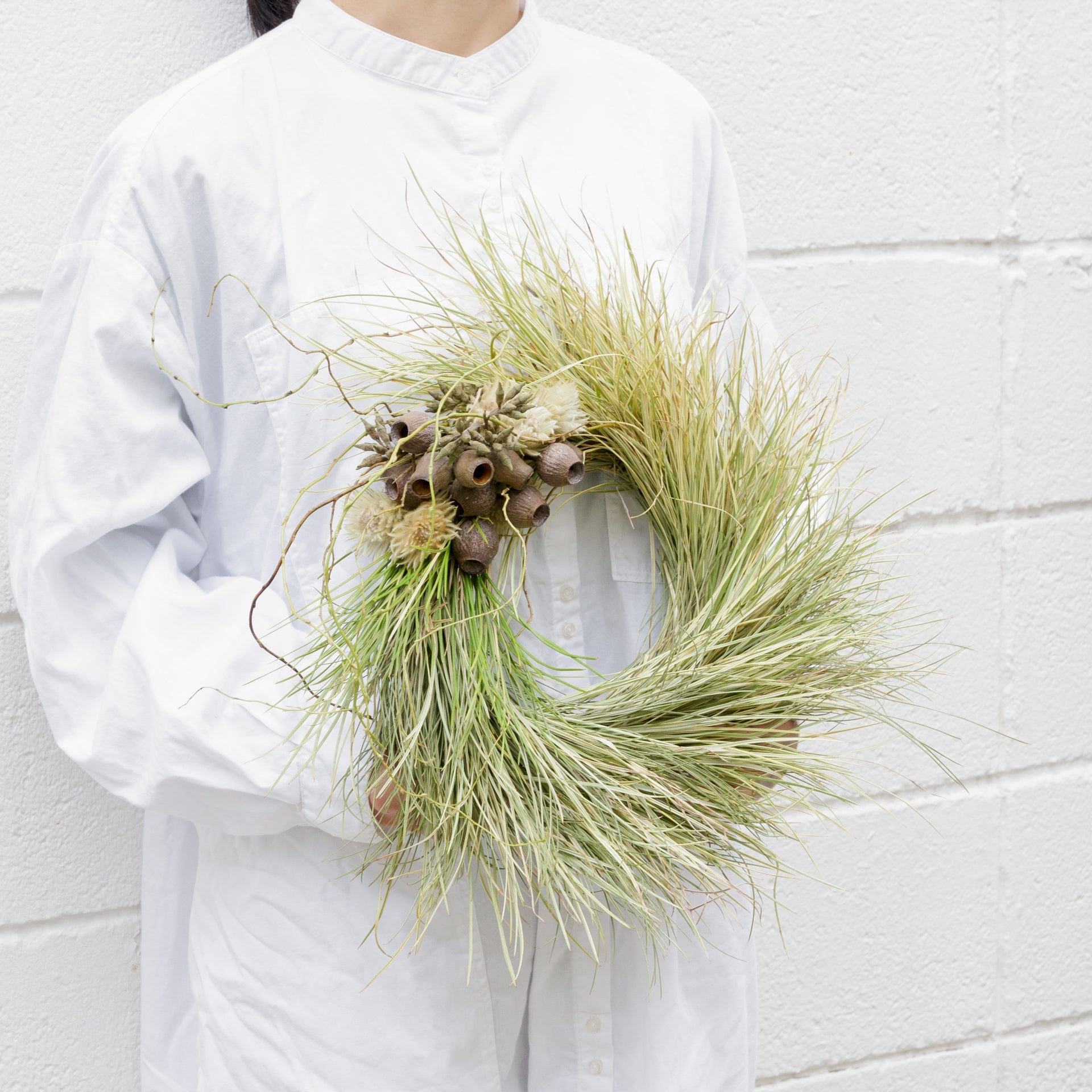 ドライリース グレベリアをオーダーするならFlower&Plants tette │ 「手から手へ、想いを運ぶフラワーショップ」【板橋駅徒歩4分】【熟練フローリスト夫婦が運営】【最短2営業日で発送】【24時間365日注文OK】【ギフトは3300円〜】フラワーギフトを手から手へ、想いを込めたブーケやアレンジメントで大切な人に感謝と愛情を。シーンや用途に合わせて選びやすい豊富な種