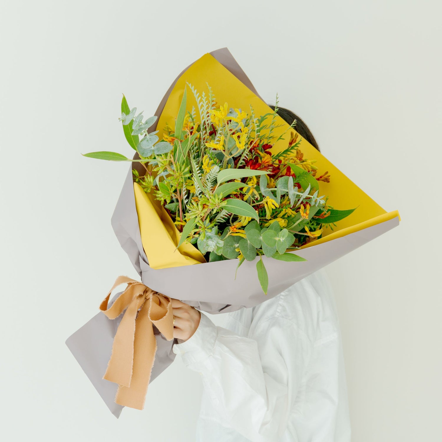 カンガルーポーのギフトをオーダーするならFlower&Plants tette │ 「手から手へ、想いを運ぶフラワーショップ」【板橋駅徒歩4分】【熟練フローリスト夫婦が運営】【最短2営業日で発送】【24時間365日注文OK】【ギフトは3300円〜】フラワーギフトを手から手へ、想いを込めたブーケやアレンジメントで大切な人に感謝と愛情を。シーンや用途に合わせて選びやすい豊富な種