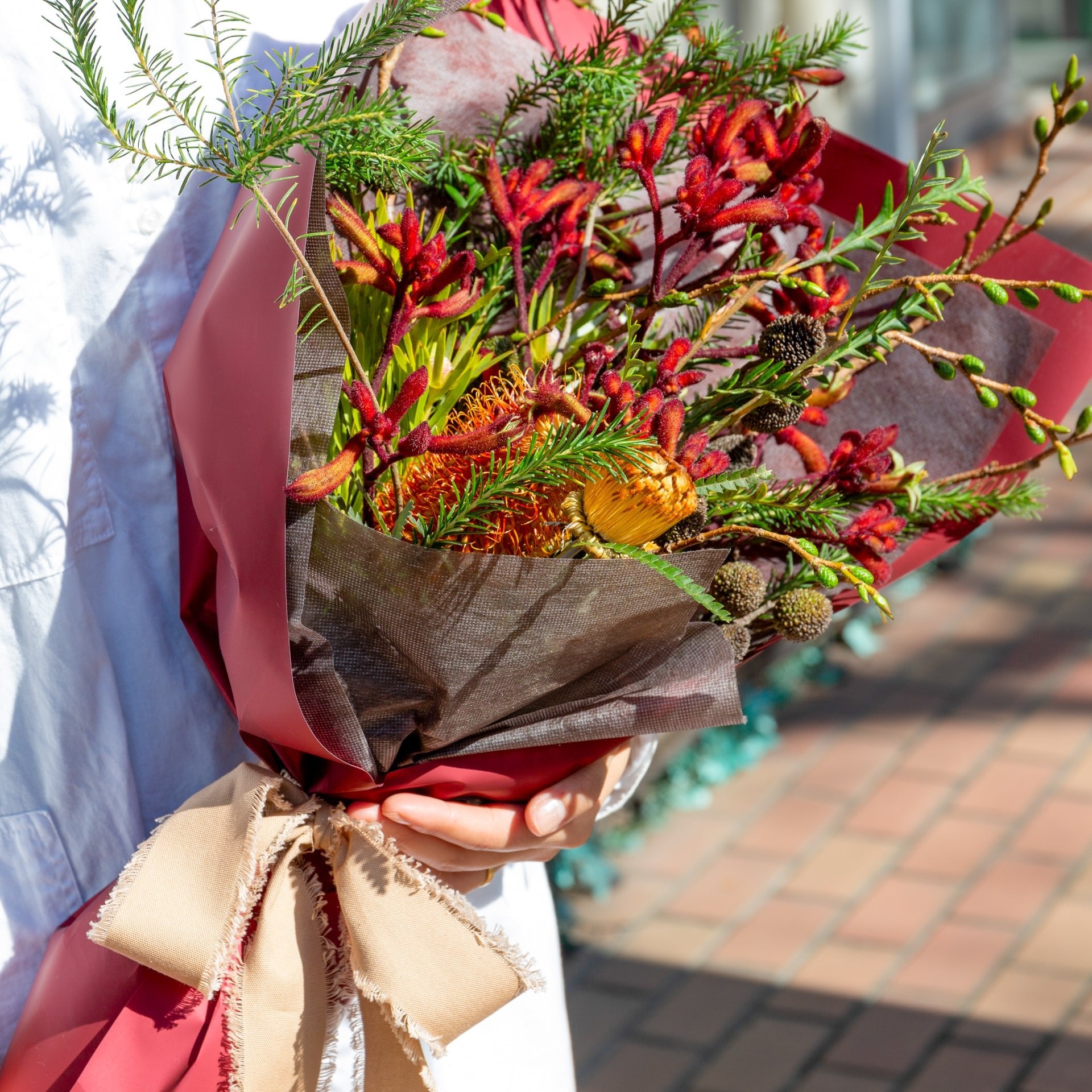 カンガルーポーのギフトをオーダーするならFlower&Plants tette │ 「手から手へ、想いを運ぶフラワーショップ」【板橋駅徒歩4分】【熟練フローリスト夫婦が運営】【最短2営業日で発送】【24時間365日注文OK】【ギフトは3300円〜】フラワーギフトを手から手へ、想いを込めたブーケやアレンジメントで大切な人に感謝と愛情を。シーンや用途に合わせて選びやすい豊富な種