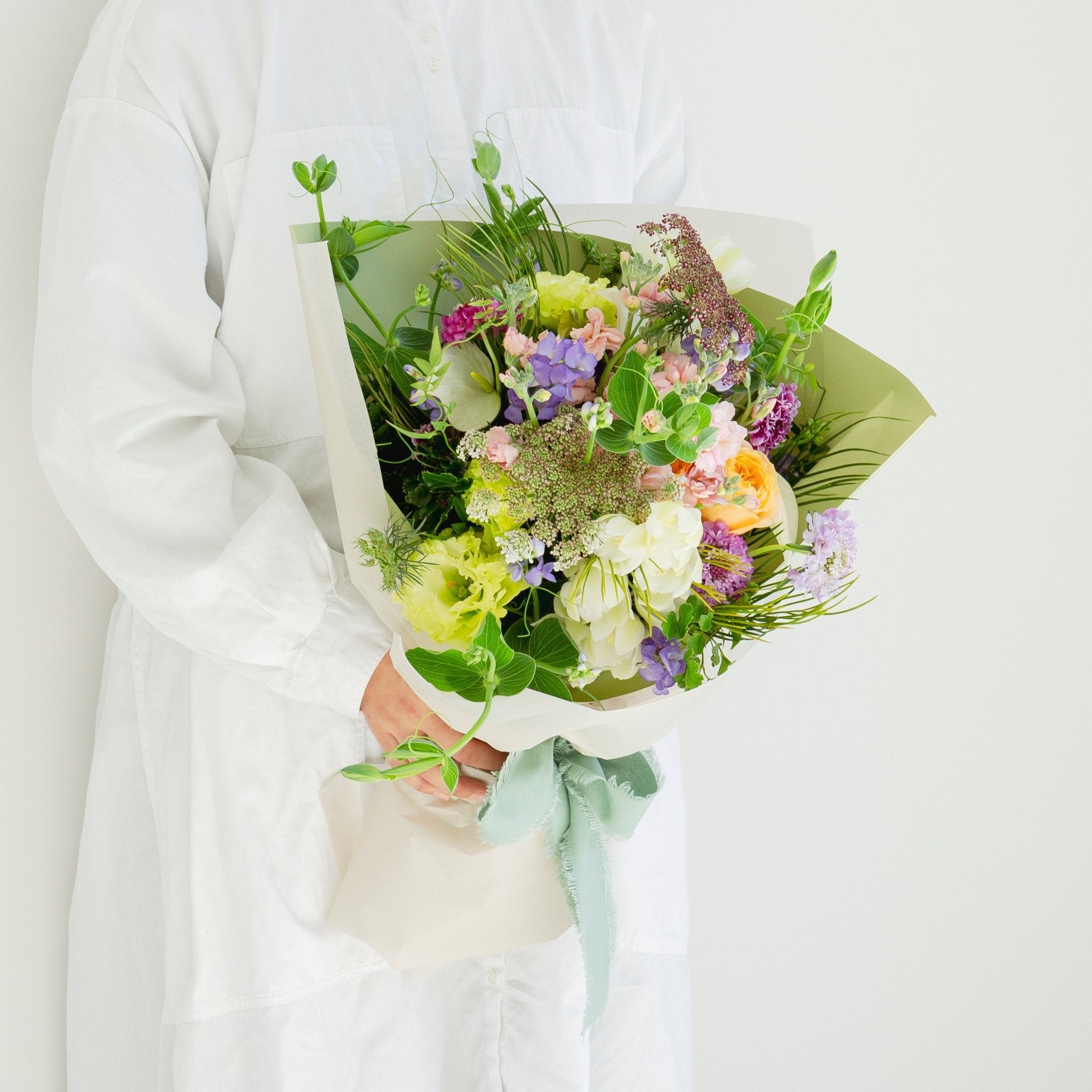 シンビジウムのギフトをオーダーするならFlower&Plants tette │ 「手から手へ、想いを運ぶフラワーショップ」【板橋駅徒歩4分】【熟練フローリスト夫婦が運営】【最短2営業日で発送】【24時間365日注文OK】【ギフトは3300円〜】フラワーギフトを手から手へ、想いを込めたブーケやアレンジメントで大切な人に感謝と愛情を。シーンや用途に合わせて選びやすい豊富な種