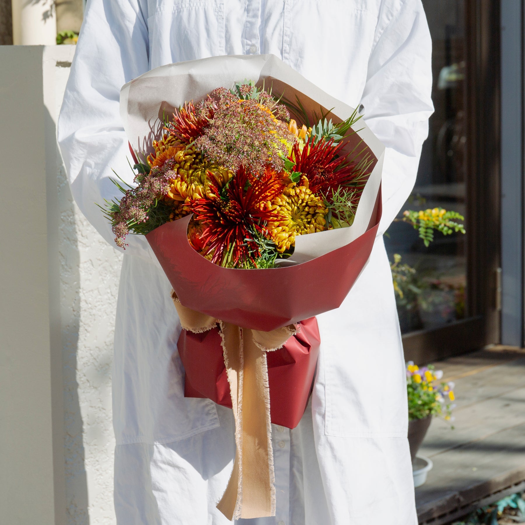 マムのギフトをオーダーするならFlower&Plants tette │ 「手から手へ、想いを運ぶフラワーショップ」【板橋駅徒歩4分】【熟練フローリスト夫婦が運営】【最短2営業日で発送】【24時間365日注文OK】【ギフトは3300円〜】フラワーギフトを手から手へ、想いを込めたブーケやアレンジメントで大切な人に感謝と愛情を。シーンや用途に合わせて選びやすい豊富な種
