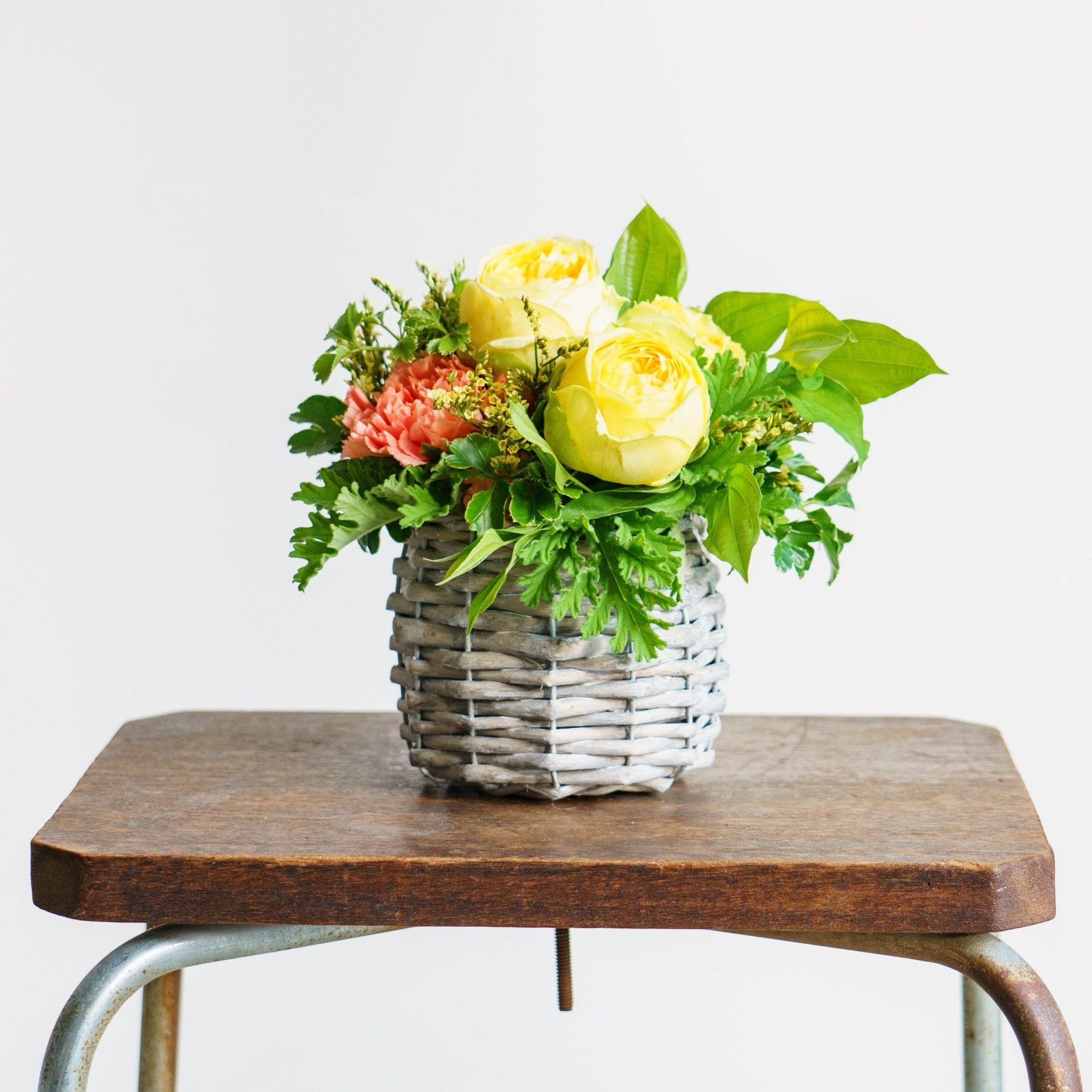 オーダーメイドフラワーアレンジメントをオーダーするならFlower&Plants tette │ 「手から手へ、想いを運ぶフラワーショップ」【板橋駅徒歩4分】【熟練フローリスト夫婦が運営】【最短2営業日で発送】【24時間365日注文OK】【ギフトは3300円〜】フラワーギフトを手から手へ、想いを込めたブーケやアレンジメントで大切な人に感謝と愛情を。シーンや用途に合わせて選びやすい豊富な種