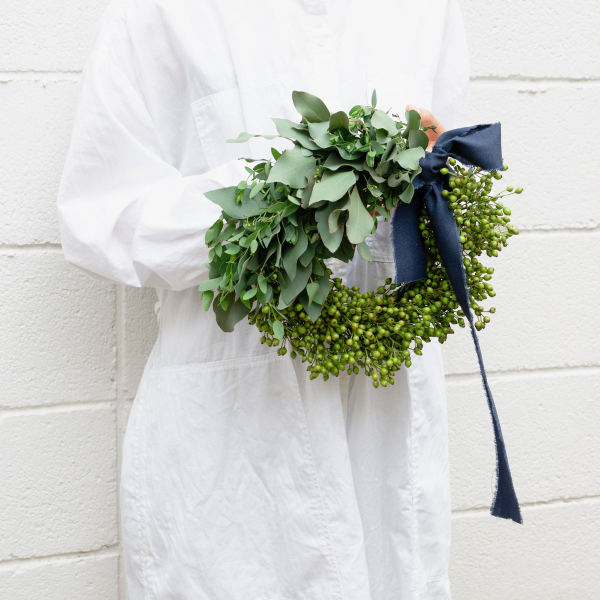 野ばらの実とユーカリのリースをオーダーするならFlower&Plants tette │ 「手から手へ、想いを運ぶフラワーショップ」【板橋駅徒歩4分】【熟練フローリスト夫婦が運営】【最短2営業日で発送】【24時間365日注文OK】【ギフトは3300円〜】フラワーギフトを手から手へ、想いを込めたブーケやアレンジメントで大切な人に感謝と愛情を。シーンや用途に合わせて選びやすい豊富な種