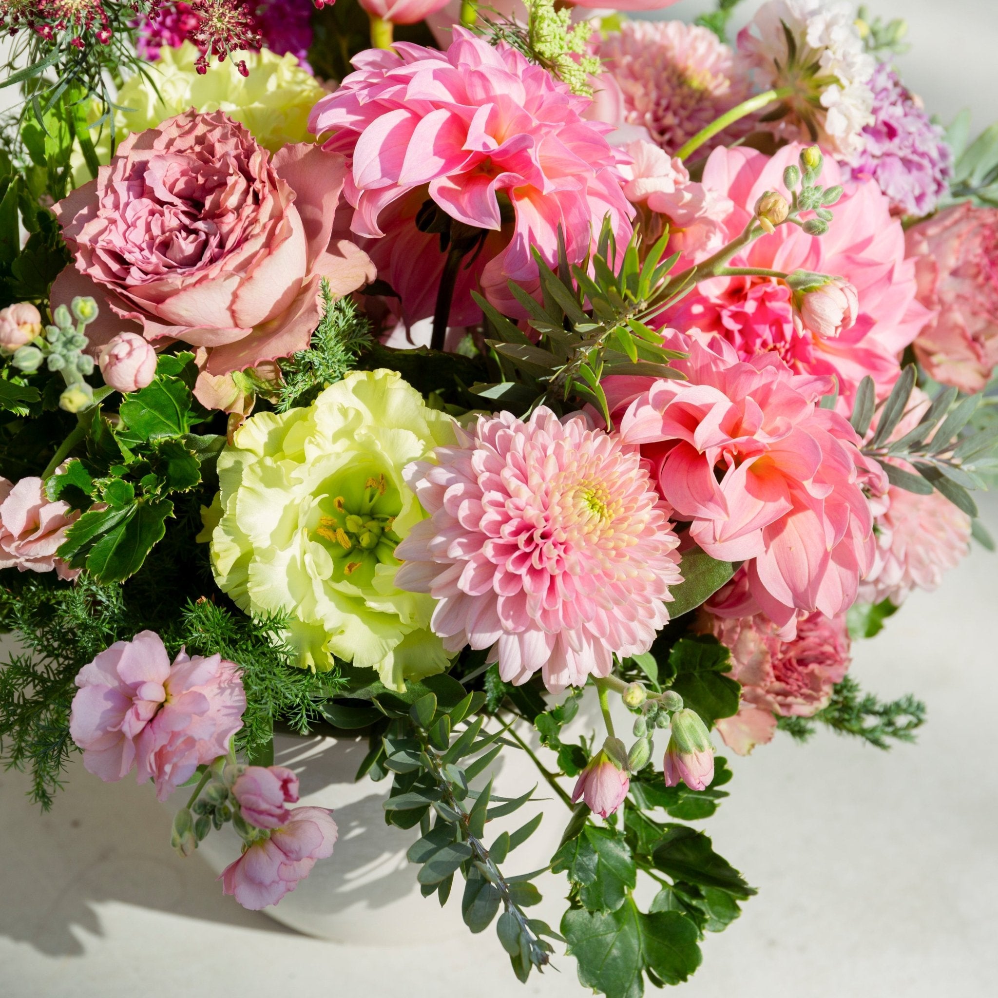 シンビジウムのギフトをオーダーするならFlower&Plants tette │ 「手から手へ、想いを運ぶフラワーショップ」【板橋駅徒歩4分】【熟練フローリスト夫婦が運営】【最短2営業日で発送】【24時間365日注文OK】【ギフトは3300円〜】フラワーギフトを手から手へ、想いを込めたブーケやアレンジメントで大切な人に感謝と愛情を。シーンや用途に合わせて選びやすい豊富な種