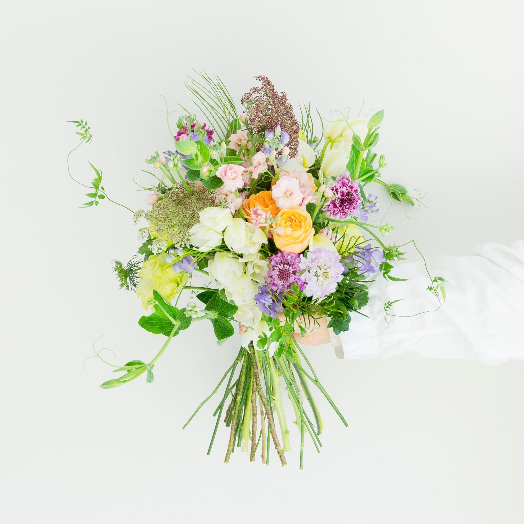 シンビジウムのギフトをオーダーするならFlower&Plants tette │ 「手から手へ、想いを運ぶフラワーショップ」【板橋駅徒歩4分】【熟練フローリスト夫婦が運営】【最短2営業日で発送】【24時間365日注文OK】【ギフトは3300円〜】フラワーギフトを手から手へ、想いを込めたブーケやアレンジメントで大切な人に感謝と愛情を。シーンや用途に合わせて選びやすい豊富な種