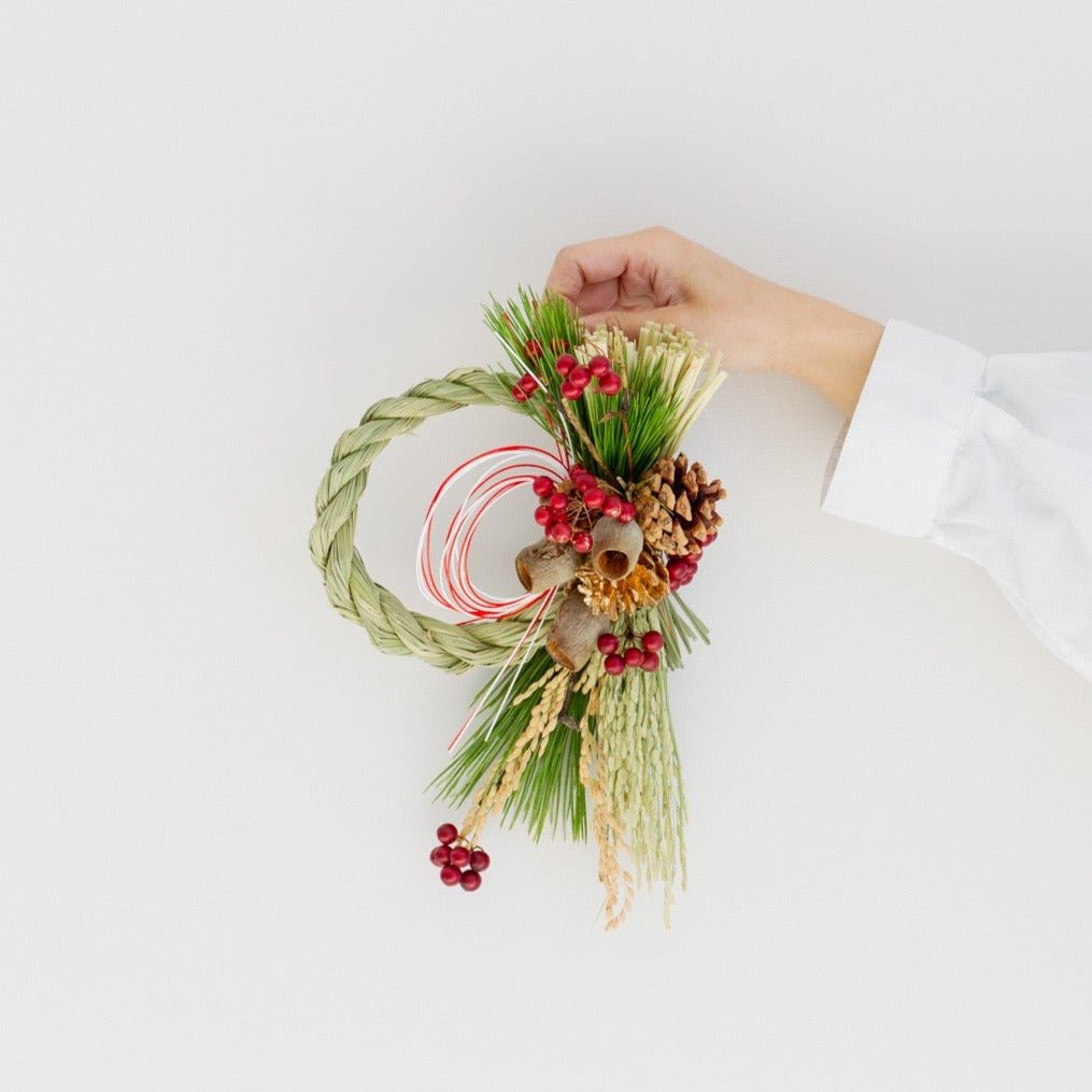 お正月飾り 縦型をオーダーするならFlower&Plants tette │ 「手から手へ、想いを運ぶフラワーショップ」【板橋駅徒歩4分】【熟練フローリスト夫婦が運営】【最短2営業日で発送】【24時間365日注文OK】【ギフトは3300円〜】フラワーギフトを手から手へ、想いを込めたブーケやアレンジメントで大切な人に感謝と愛情を。シーンや用途に合わせて選びやすい豊富な種