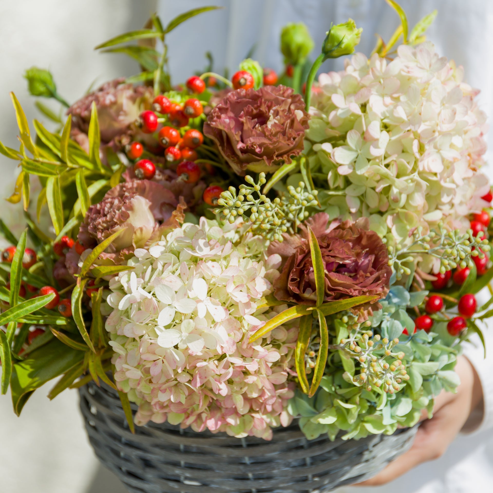 秋色アジサイのギフトをオーダーするならFlower&Plants tette │ 「手から手へ、想いを運ぶフラワーショップ」【板橋駅徒歩4分】【熟練フローリスト夫婦が運営】【最短2営業日で発送】【24時間365日注文OK】【ギフトは3300円〜】フラワーギフトを手から手へ、想いを込めたブーケやアレンジメントで大切な人に感謝と愛情を。シーンや用途に合わせて選びやすい豊富な種