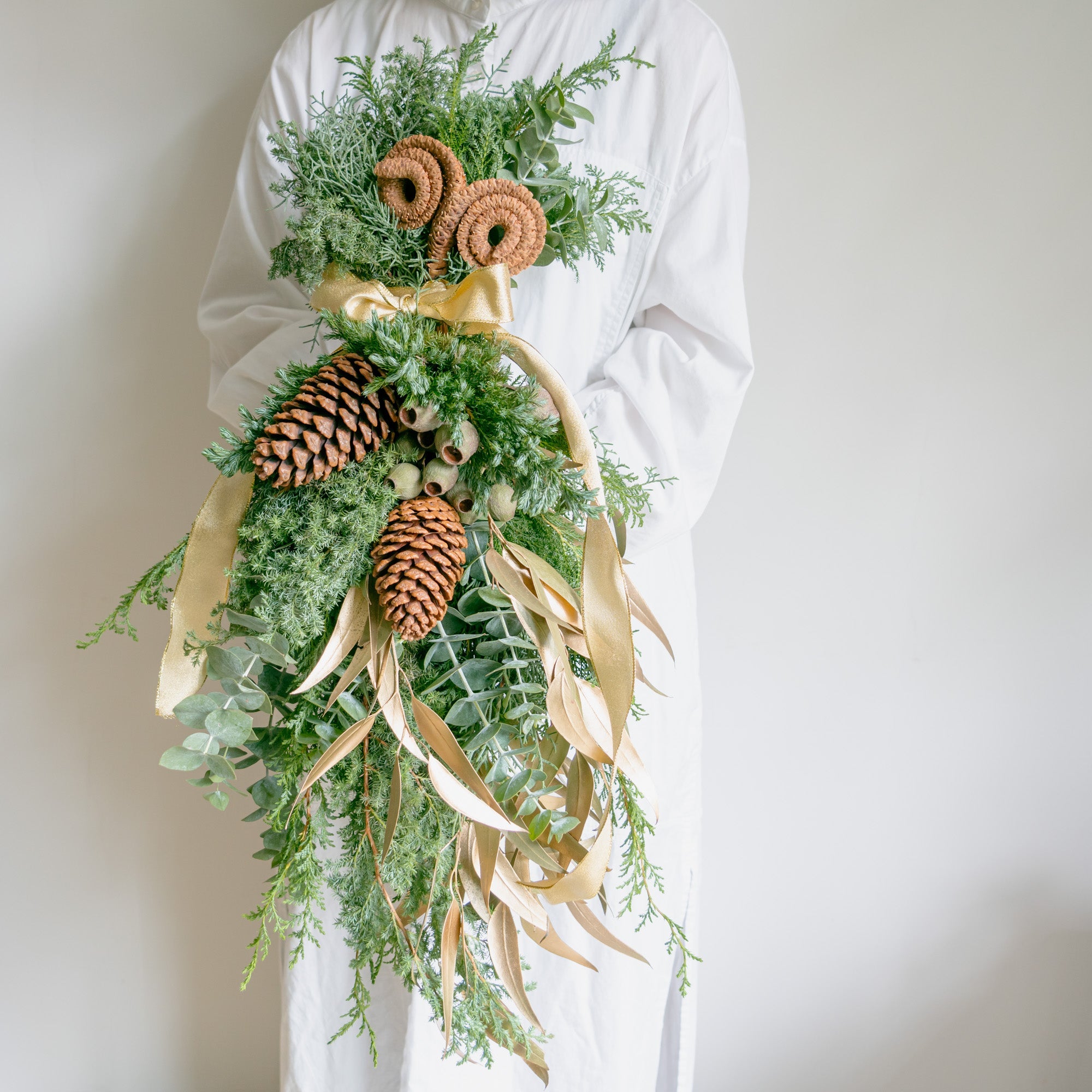 クリスマススワッグ2024をオーダーするならFlower&amp;Plants tette │ 「手から手へ、想いを運ぶフラワーショップ」【板橋駅徒歩4分】【熟練フローリスト夫婦が運営】【最短2営業日で発送】【24時間365日注文OK】【ギフトは3300円〜】フラワーギフトを手から手へ、想いを込めたブーケやアレンジメントで大切な人に感謝と愛情を。シーンや用途に合わせて選びやすい豊富な種