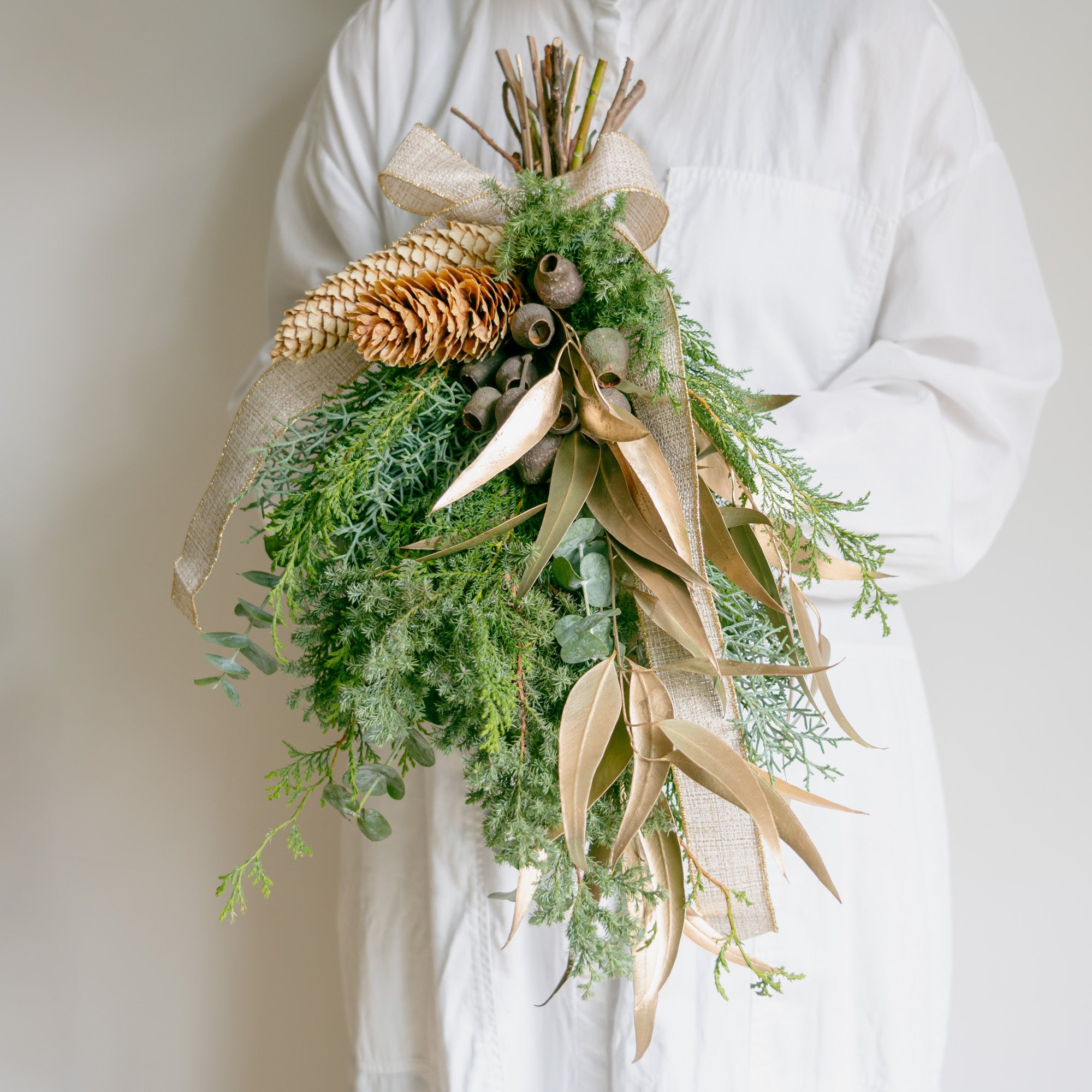 クリスマススワッグ2024をオーダーするならFlower&amp;Plants tette │ 「手から手へ、想いを運ぶフラワーショップ」【板橋駅徒歩4分】【熟練フローリスト夫婦が運営】【最短2営業日で発送】【24時間365日注文OK】【ギフトは3300円〜】フラワーギフトを手から手へ、想いを込めたブーケやアレンジメントで大切な人に感謝と愛情を。シーンや用途に合わせて選びやすい豊富な種