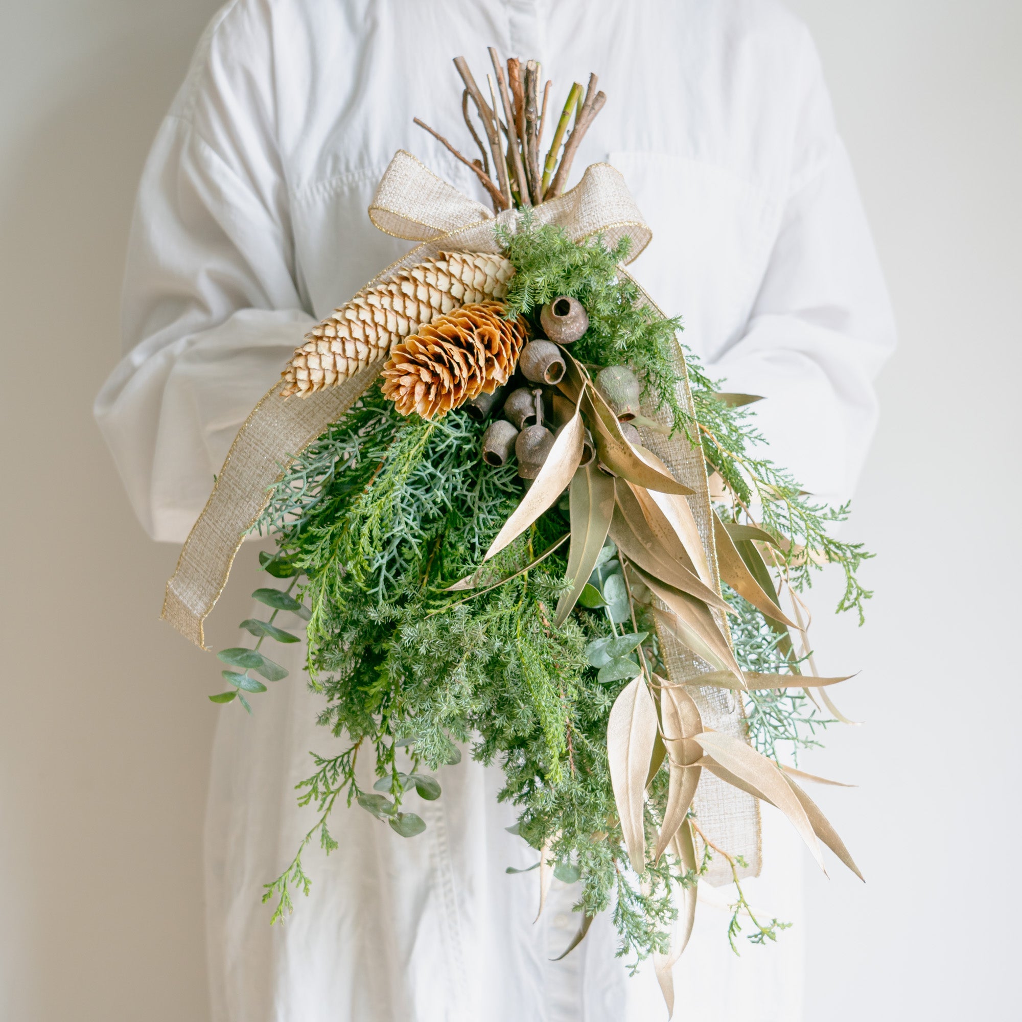 クリスマススワッグ2024をオーダーするならFlower&amp;Plants tette │ 「手から手へ、想いを運ぶフラワーショップ」【板橋駅徒歩4分】【熟練フローリスト夫婦が運営】【最短2営業日で発送】【24時間365日注文OK】【ギフトは3300円〜】フラワーギフトを手から手へ、想いを込めたブーケやアレンジメントで大切な人に感謝と愛情を。シーンや用途に合わせて選びやすい豊富な種