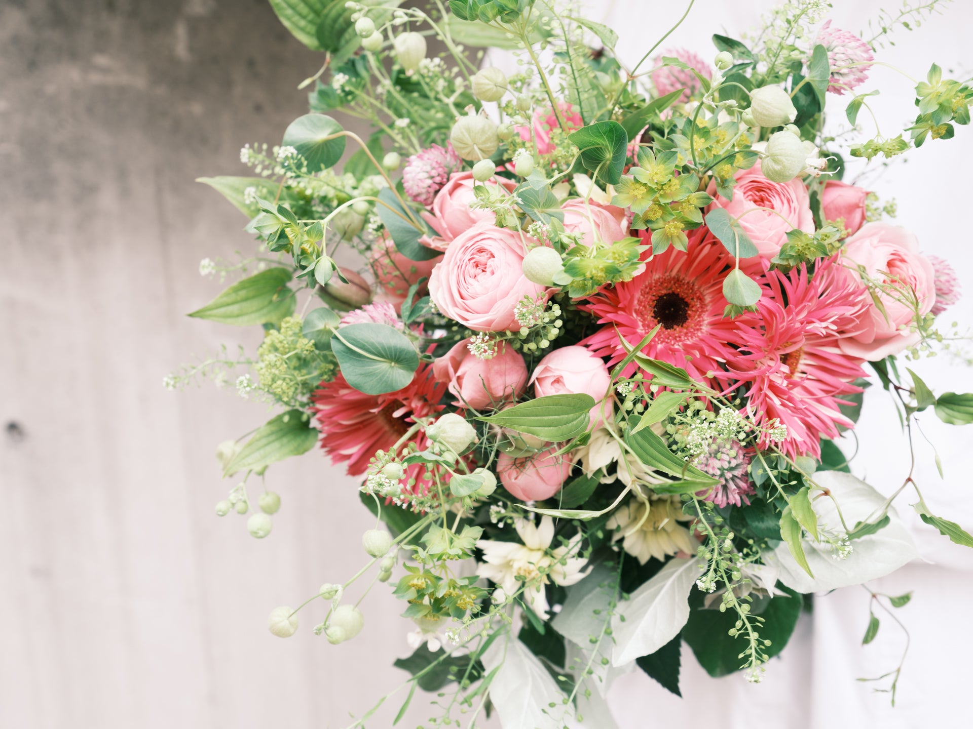 プロポーズ花束は生花バラ以外もOK?花の種類・タイプ別の選び方ガイド プロポーズ花タイム | プロポーズ花束は生花バラ以外もOK?花の種類・タイプ別の選び方ガイド