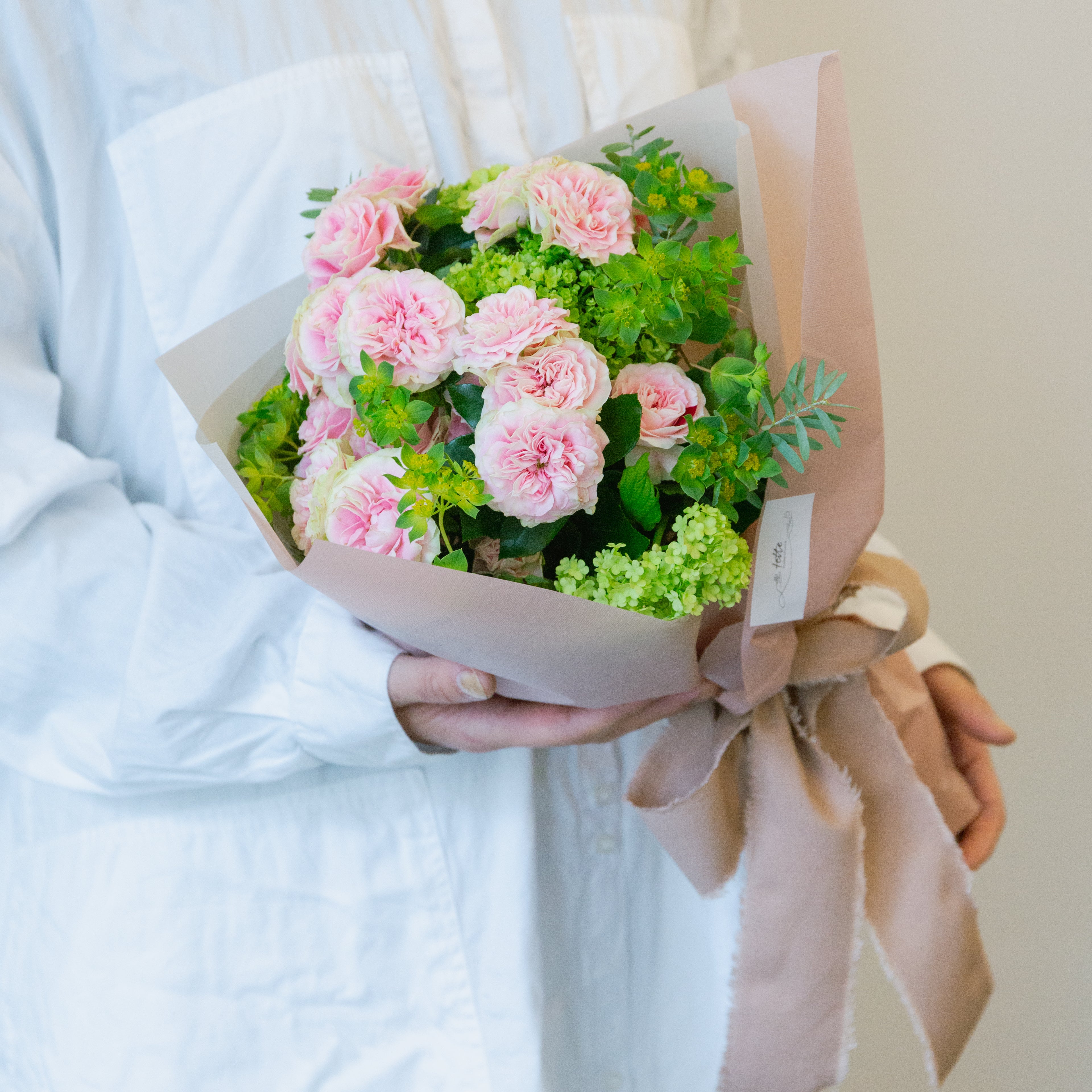 オーダーメイドフラワーブーケならFlower&Plants tette 「手から手へ