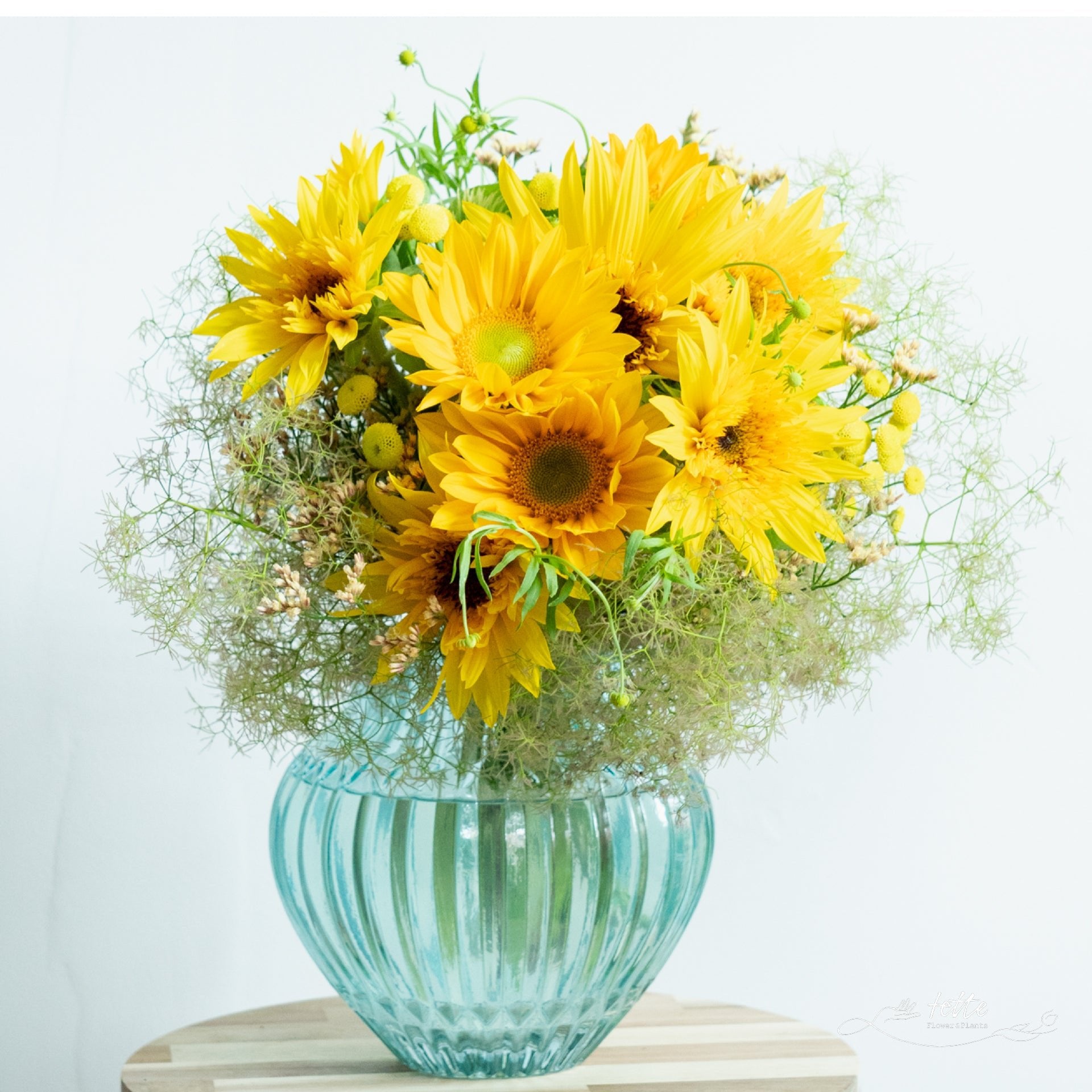 お花の定期便をオーダーするならFlower&amp;Plants tette │ 「手から手へ、想いを運ぶフラワーショップ」【板橋駅徒歩4分】【熟練フローリスト夫婦が運営】【最短2営業日で発送】【24時間365日注文OK】【ギフトは3300円〜】フラワーギフトを手から手へ、想いを込めたブーケやアレンジメントで大切な人に感謝と愛情を。シーンや用途に合わせて選びやすい豊富な種