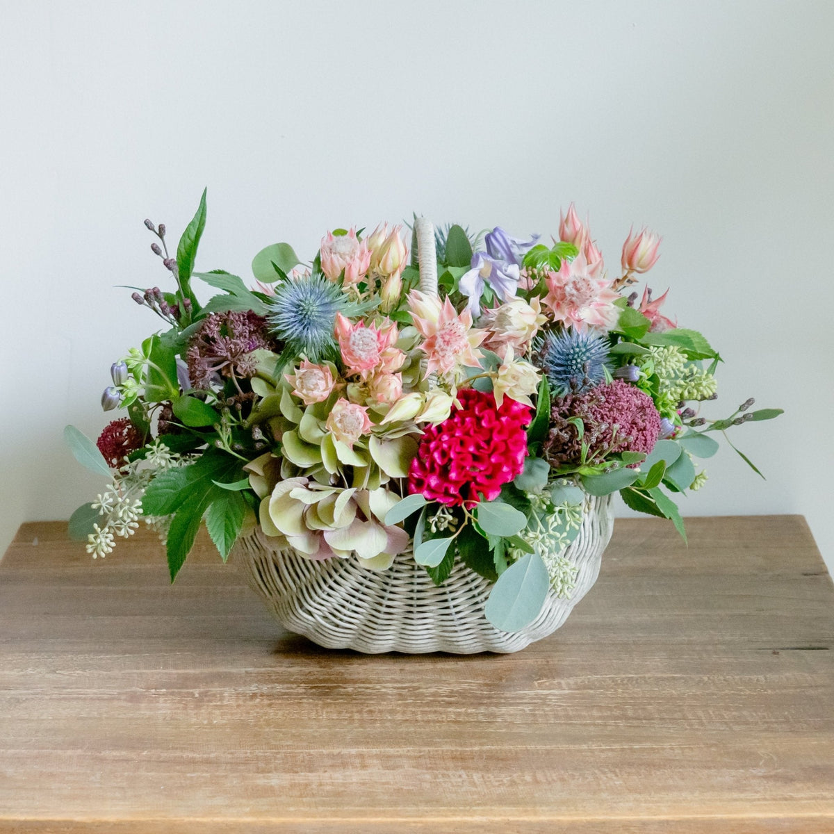 ラウンドアレンジメント ミックス系をオーダーするならFlower&amp;Plants tette │ 「手から手へ、想いを運ぶフラワーショップ」【板橋駅徒歩4分】【熟練フローリスト夫婦が運営】【最短2営業日で発送】【24時間365日注文OK】【ギフトは3300円〜】フラワーギフトを手から手へ、想いを込めたブーケやアレンジメントで大切な人に感謝と愛情を。シーンや用途に合わせて選びやすい豊富な種