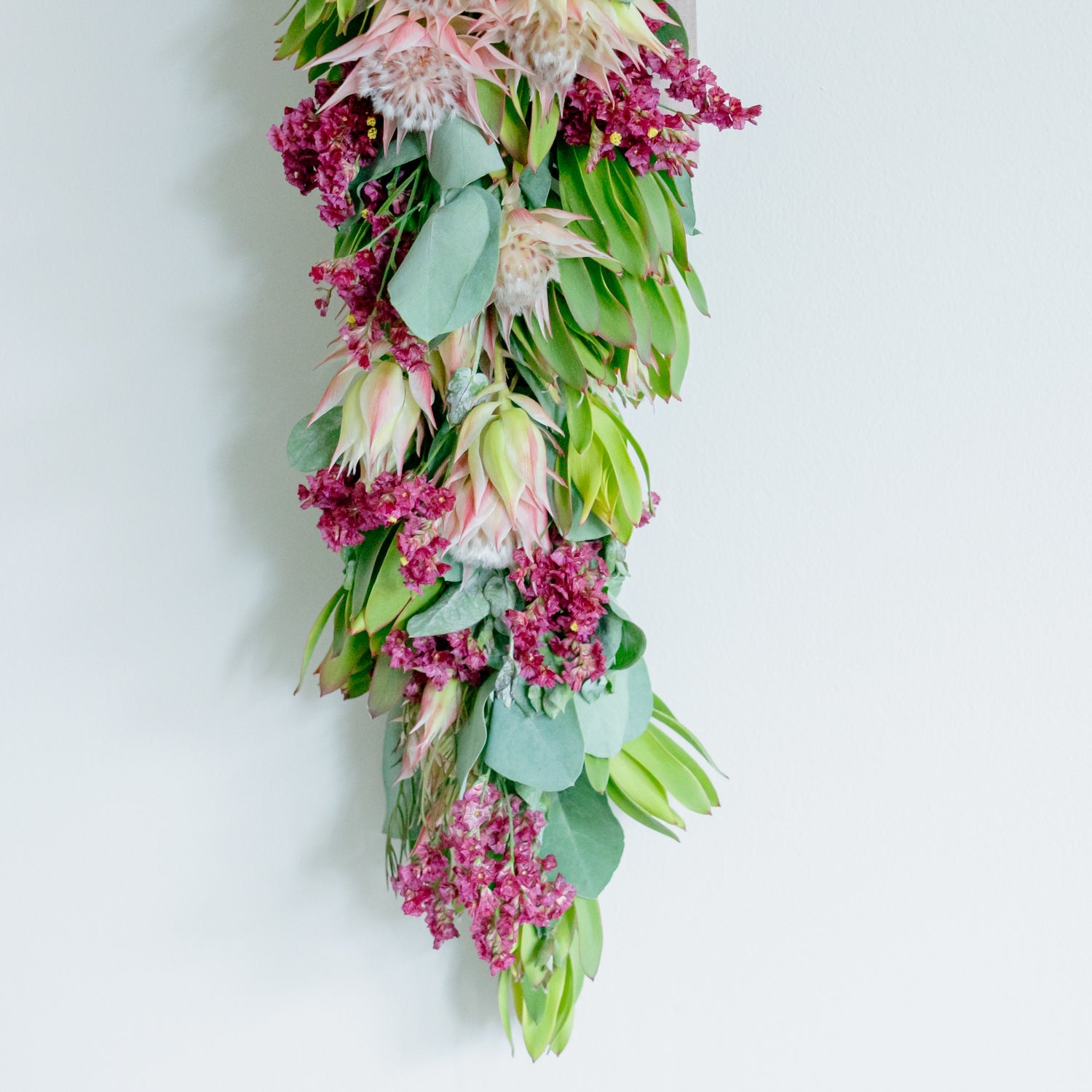 季節のおまかせガーランドをオーダーするならFlower&amp;Plants tette │ 「手から手へ、想いを運ぶフラワーショップ」【板橋駅徒歩4分】【熟練フローリスト夫婦が運営】【最短2営業日で発送】【24時間365日注文OK】【ギフトは3300円〜】フラワーギフトを手から手へ、想いを込めたブーケやアレンジメントで大切な人に感謝と愛情を。シーンや用途に合わせて選びやすい豊富な種