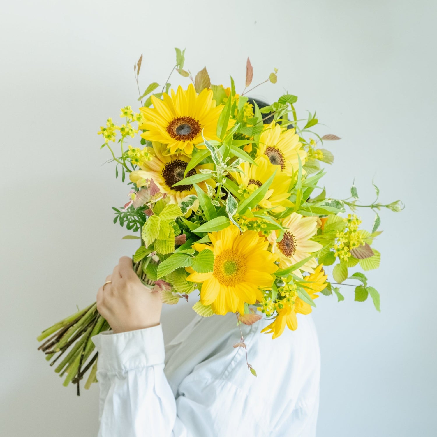 ひまわりのギフトをオーダーするならFlower&amp;Plants tette │ 「手から手へ、想いを運ぶフラワーショップ」【板橋駅徒歩4分】【熟練フローリスト夫婦が運営】【最短2営業日で発送】【24時間365日注文OK】【ギフトは3300円〜】フラワーギフトを手から手へ、想いを込めたブーケやアレンジメントで大切な人に感謝と愛情を。シーンや用途に合わせて選びやすい豊富な種