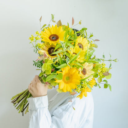 ひまわりのギフトをオーダーするならFlower&amp;Plants tette │ 「手から手へ、想いを運ぶフラワーショップ」【板橋駅徒歩4分】【熟練フローリスト夫婦が運営】【最短2営業日で発送】【24時間365日注文OK】【ギフトは3300円〜】フラワーギフトを手から手へ、想いを込めたブーケやアレンジメントで大切な人に感謝と愛情を。シーンや用途に合わせて選びやすい豊富な種