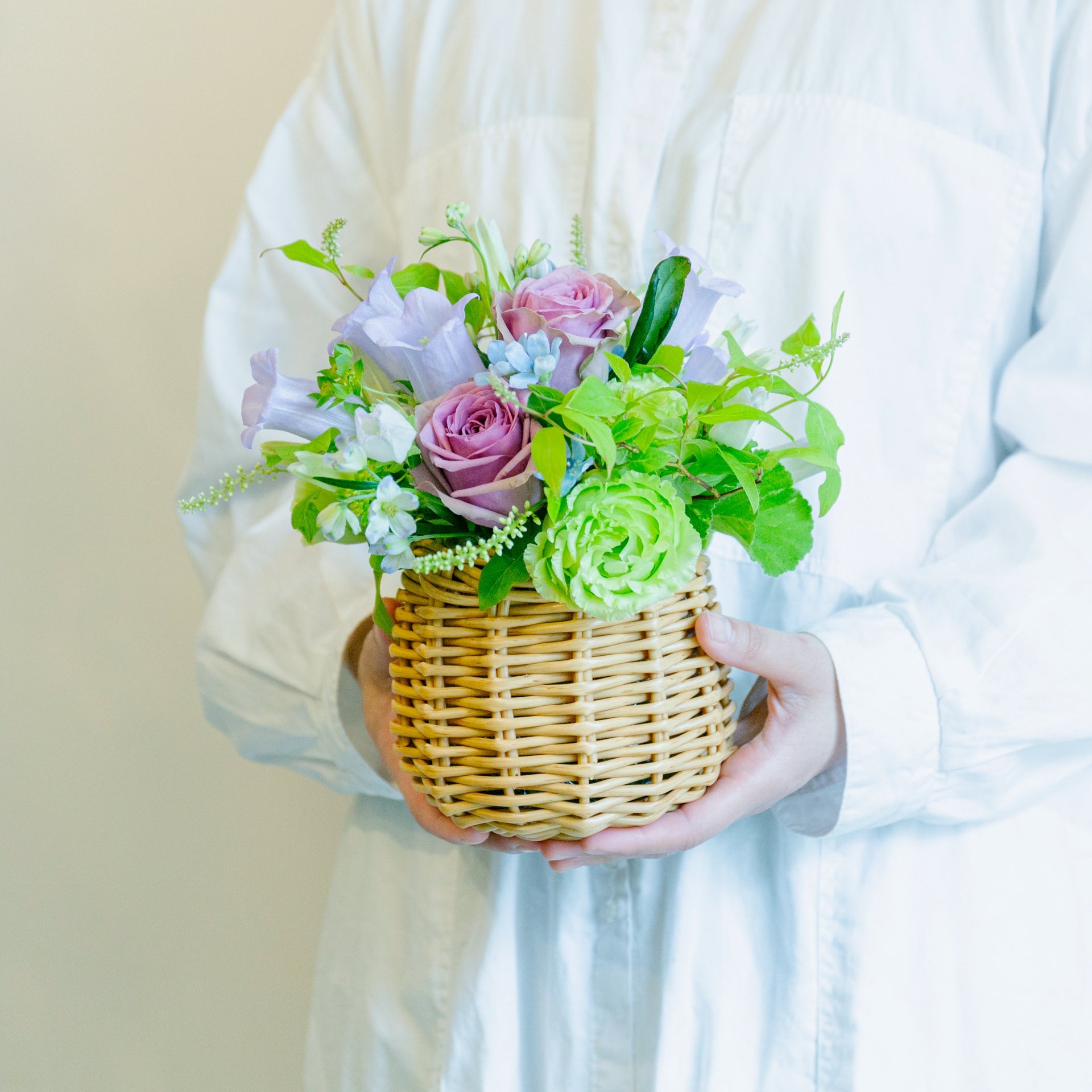 カンパニュラのギフトをオーダーするならFlower&amp;Plants tette │ 「手から手へ、想いを運ぶフラワーショップ」【板橋駅徒歩4分】【熟練フローリスト夫婦が運営】【最短2営業日で発送】【24時間365日注文OK】【ギフトは3300円〜】フラワーギフトを手から手へ、想いを込めたブーケやアレンジメントで大切な人に感謝と愛情を。シーンや用途に合わせて選びやすい豊富な種