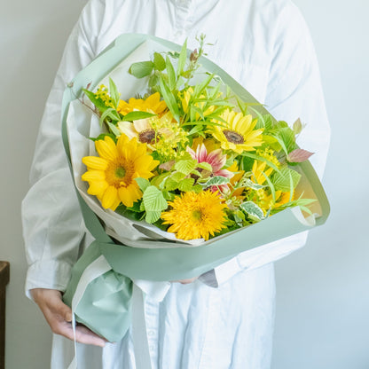 ひまわりのギフトをオーダーするならFlower&amp;Plants tette │ 「手から手へ、想いを運ぶフラワーショップ」【板橋駅徒歩4分】【熟練フローリスト夫婦が運営】【最短2営業日で発送】【24時間365日注文OK】【ギフトは3300円〜】フラワーギフトを手から手へ、想いを込めたブーケやアレンジメントで大切な人に感謝と愛情を。シーンや用途に合わせて選びやすい豊富な種