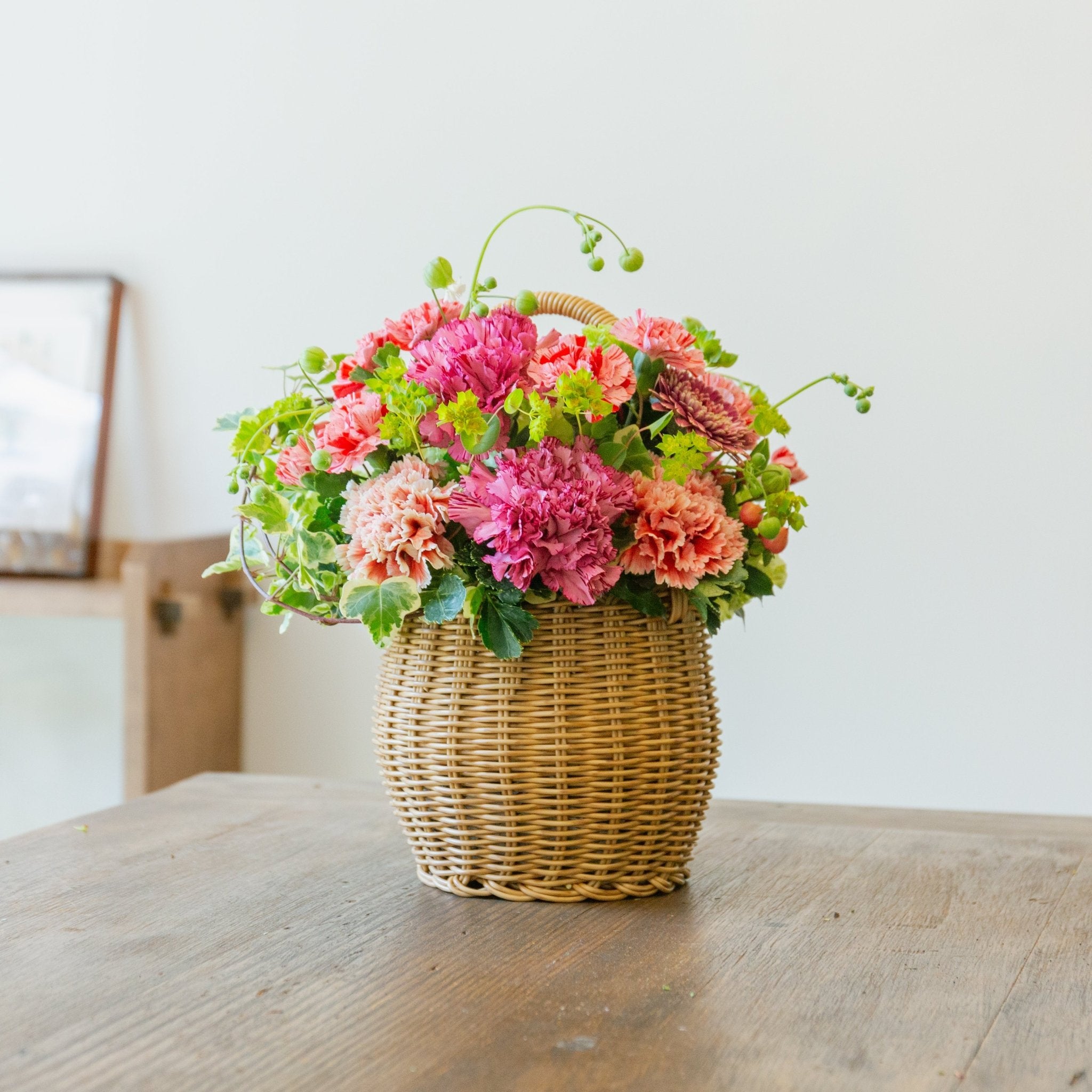 遅れてごめんね母の日ギフト アレンジメントフラワーをオーダーするならFlower&Plants tette │ 「手から手へ、想いを運ぶフラワーショップ」【板橋駅徒歩4分】【熟練フローリスト夫婦が運営】【最短2営業日で発送】【24時間365日注文OK】【ギフトは3300円〜】フラワーギフトを手から手へ、想いを込めたブーケやアレンジメントで大切な人に感謝と愛情を。シーンや用途に合わせて選びやすい豊富な種