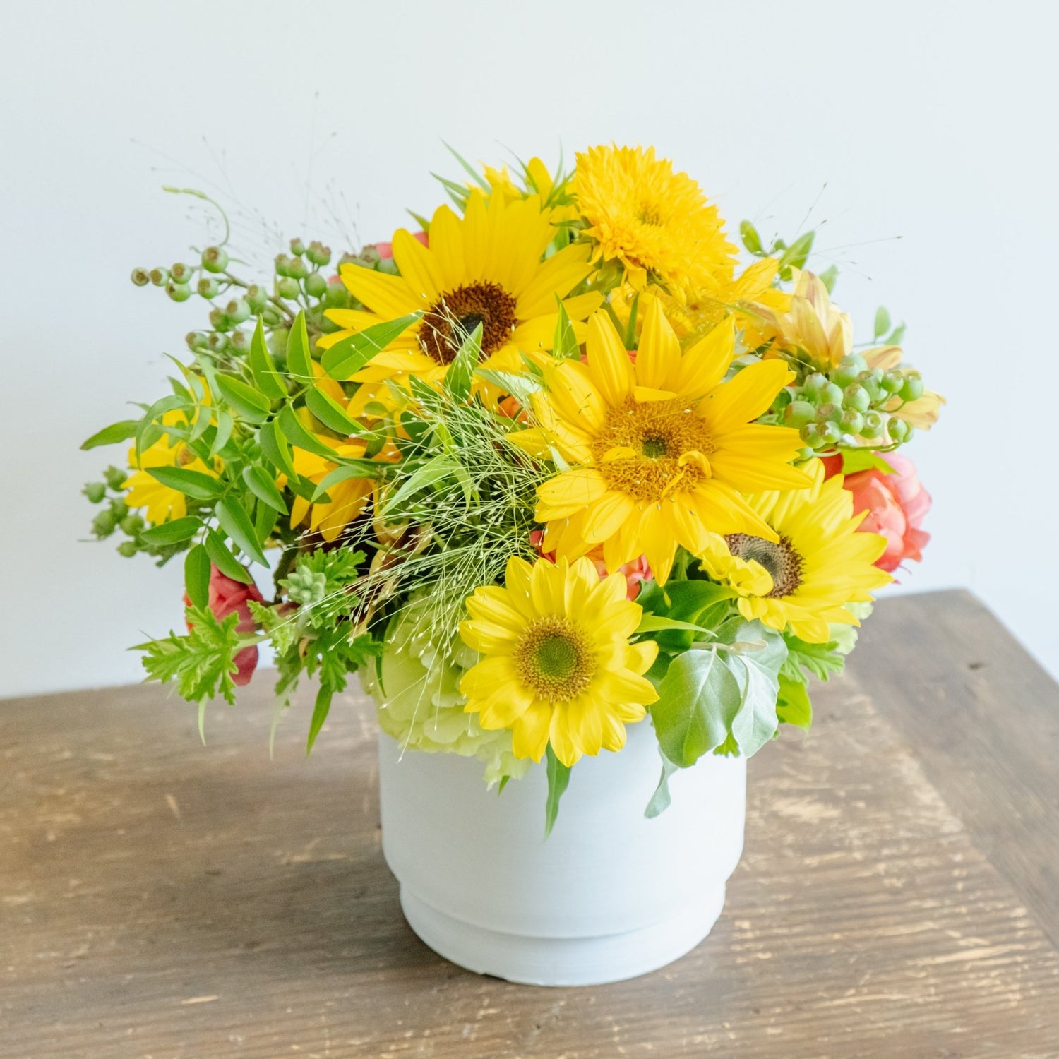 ひまわりのギフトをオーダーするならFlower&amp;Plants tette │ 「手から手へ、想いを運ぶフラワーショップ」【板橋駅徒歩4分】【熟練フローリスト夫婦が運営】【最短2営業日で発送】【24時間365日注文OK】【ギフトは3300円〜】フラワーギフトを手から手へ、想いを込めたブーケやアレンジメントで大切な人に感謝と愛情を。シーンや用途に合わせて選びやすい豊富な種