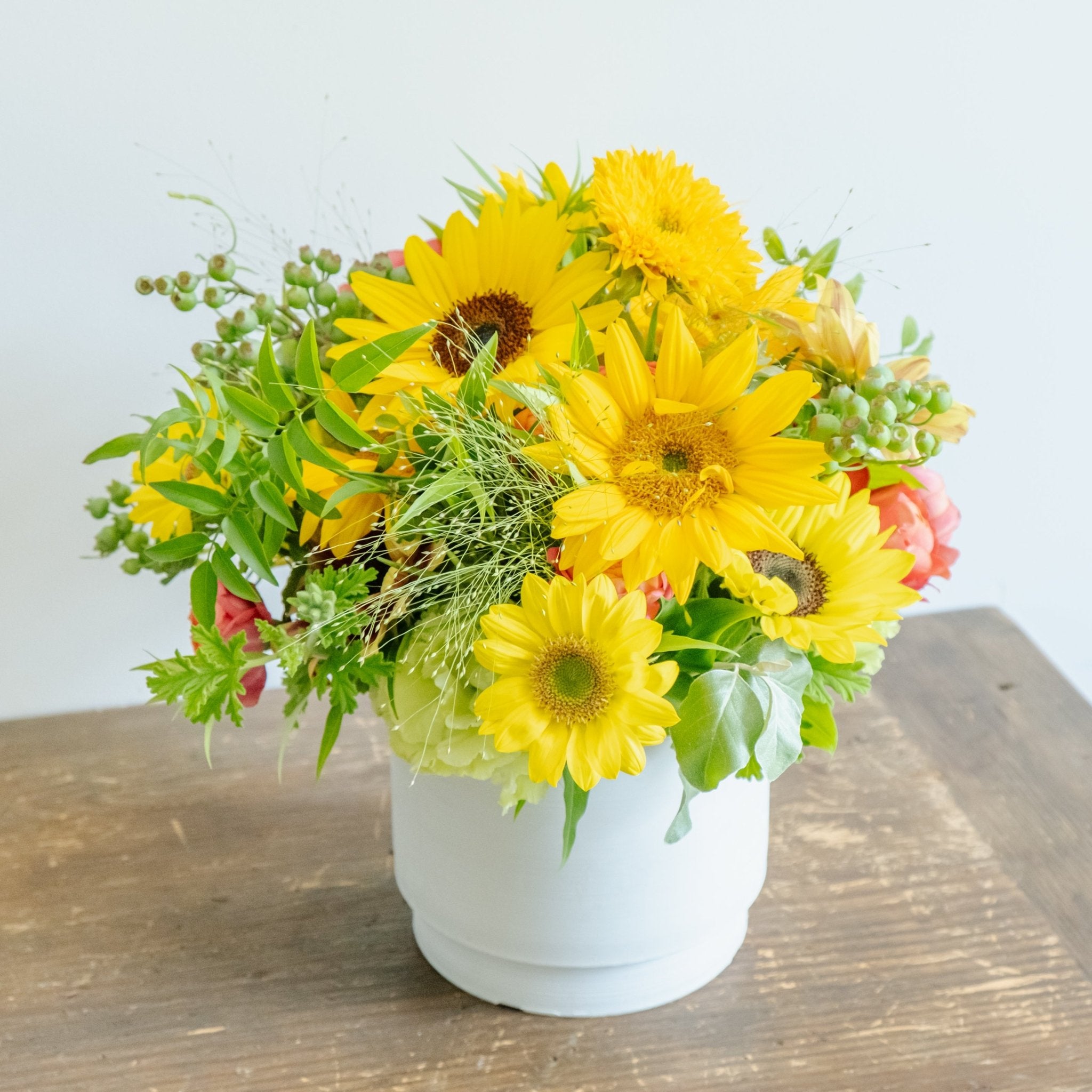 ひまわりのギフトをオーダーするならFlower&amp;Plants tette │ 「手から手へ、想いを運ぶフラワーショップ」【板橋駅徒歩4分】【熟練フローリスト夫婦が運営】【最短2営業日で発送】【24時間365日注文OK】【ギフトは3300円〜】フラワーギフトを手から手へ、想いを込めたブーケやアレンジメントで大切な人に感謝と愛情を。シーンや用途に合わせて選びやすい豊富な種