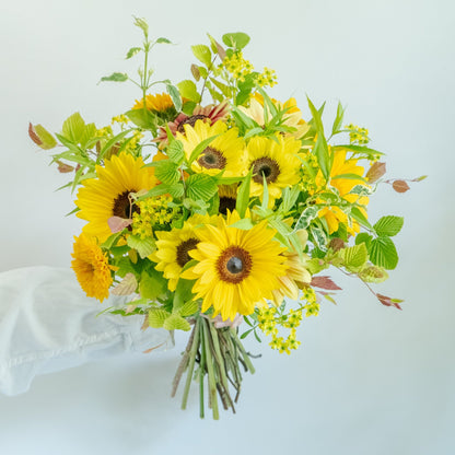 ひまわりのギフトをオーダーするならFlower&amp;Plants tette │ 「手から手へ、想いを運ぶフラワーショップ」【板橋駅徒歩4分】【熟練フローリスト夫婦が運営】【最短2営業日で発送】【24時間365日注文OK】【ギフトは3300円〜】フラワーギフトを手から手へ、想いを込めたブーケやアレンジメントで大切な人に感謝と愛情を。シーンや用途に合わせて選びやすい豊富な種