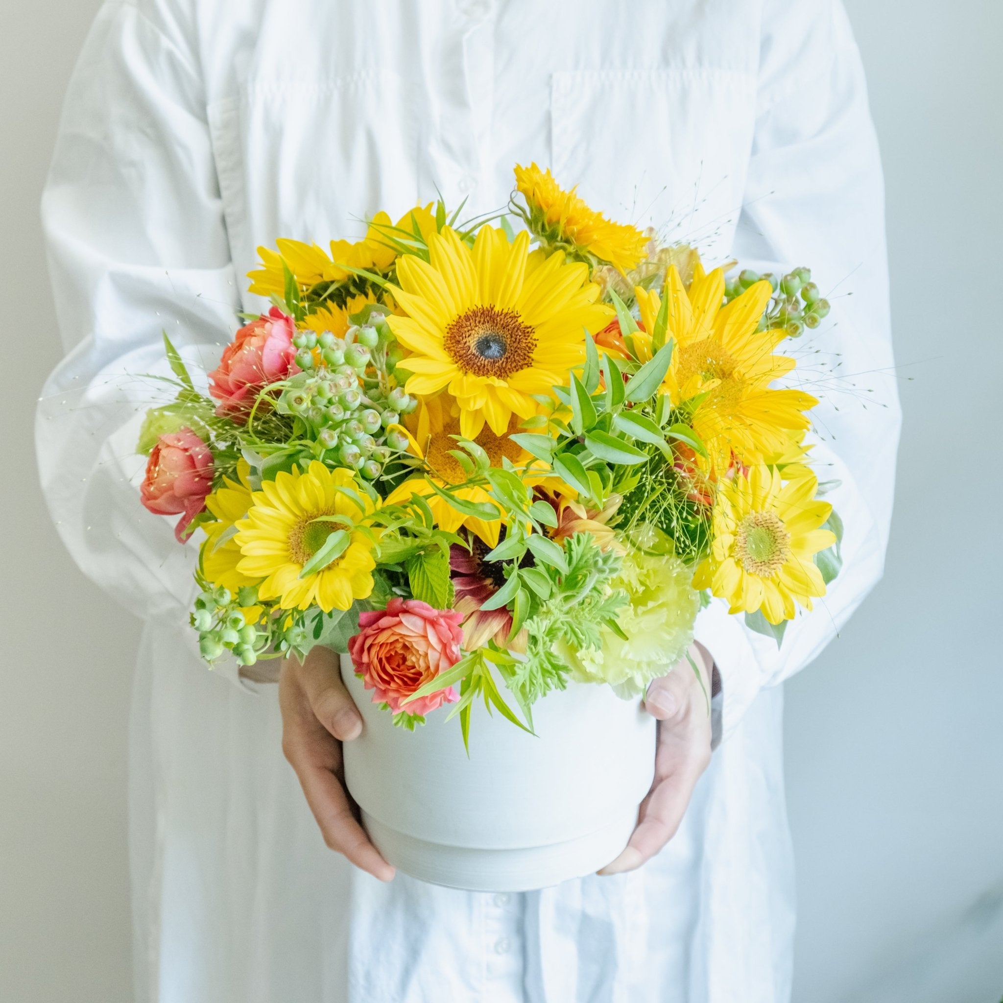 ひまわりのギフトをオーダーするならFlower&amp;Plants tette │ 「手から手へ、想いを運ぶフラワーショップ」【板橋駅徒歩4分】【熟練フローリスト夫婦が運営】【最短2営業日で発送】【24時間365日注文OK】【ギフトは3300円〜】フラワーギフトを手から手へ、想いを込めたブーケやアレンジメントで大切な人に感謝と愛情を。シーンや用途に合わせて選びやすい豊富な種