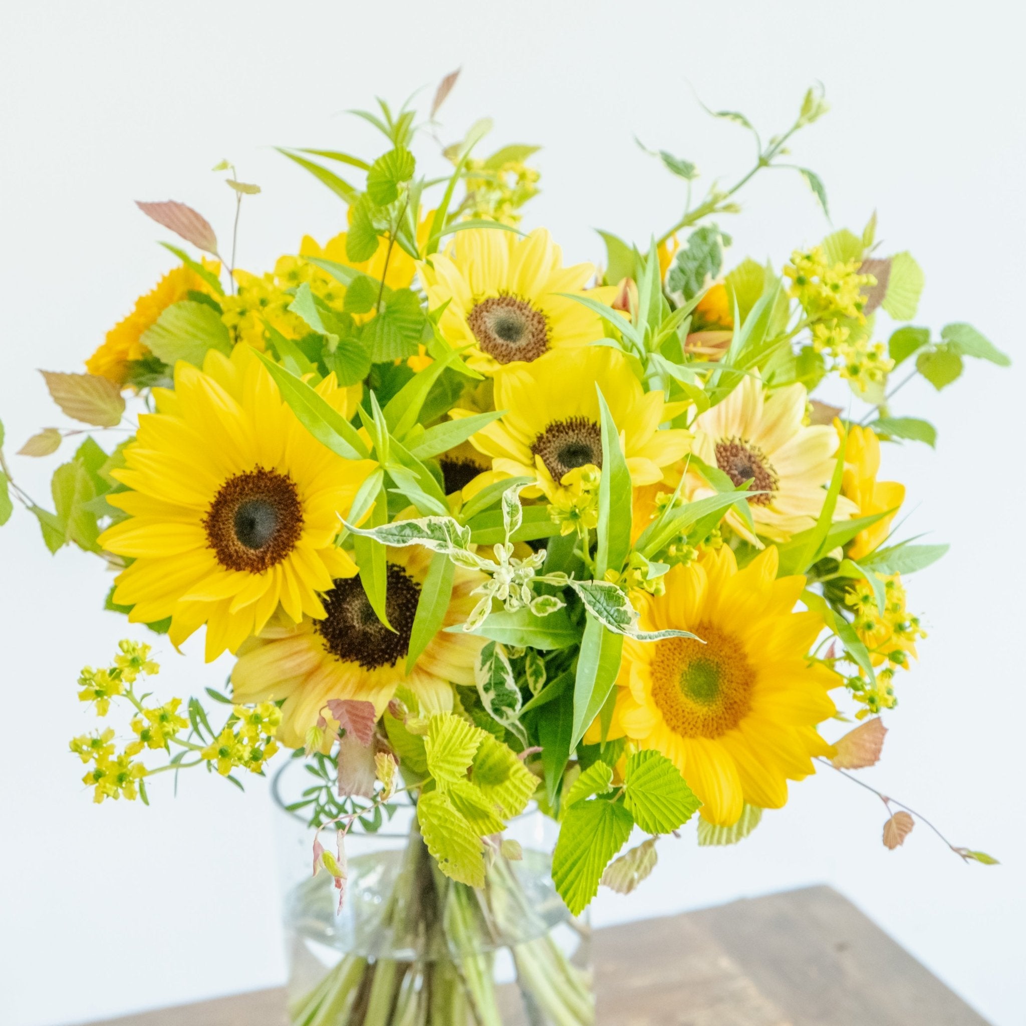 ひまわりのギフトをオーダーするならFlower&amp;Plants tette │ 「手から手へ、想いを運ぶフラワーショップ」【板橋駅徒歩4分】【熟練フローリスト夫婦が運営】【最短2営業日で発送】【24時間365日注文OK】【ギフトは3300円〜】フラワーギフトを手から手へ、想いを込めたブーケやアレンジメントで大切な人に感謝と愛情を。シーンや用途に合わせて選びやすい豊富な種