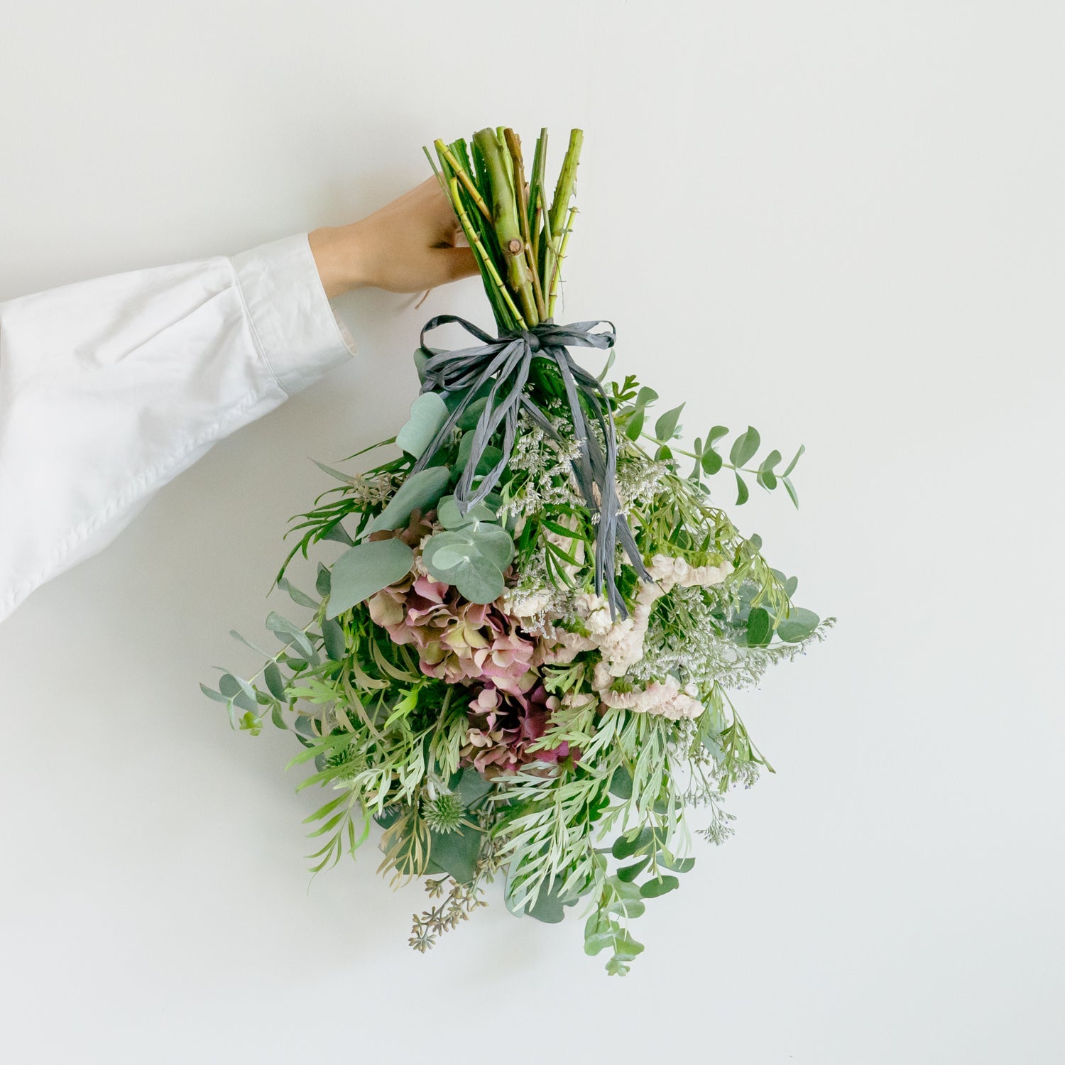 季節の壁掛けスワッグをオーダーするならFlower&amp;Plants tette │ 「手から手へ、想いを運ぶフラワーショップ」【板橋駅徒歩4分】【熟練フローリスト夫婦が運営】【最短2営業日で発送】【24時間365日注文OK】【ギフトは3300円〜】フラワーギフトを手から手へ、想いを込めたブーケやアレンジメントで大切な人に感謝と愛情を。シーンや用途に合わせて選びやすい豊富な種