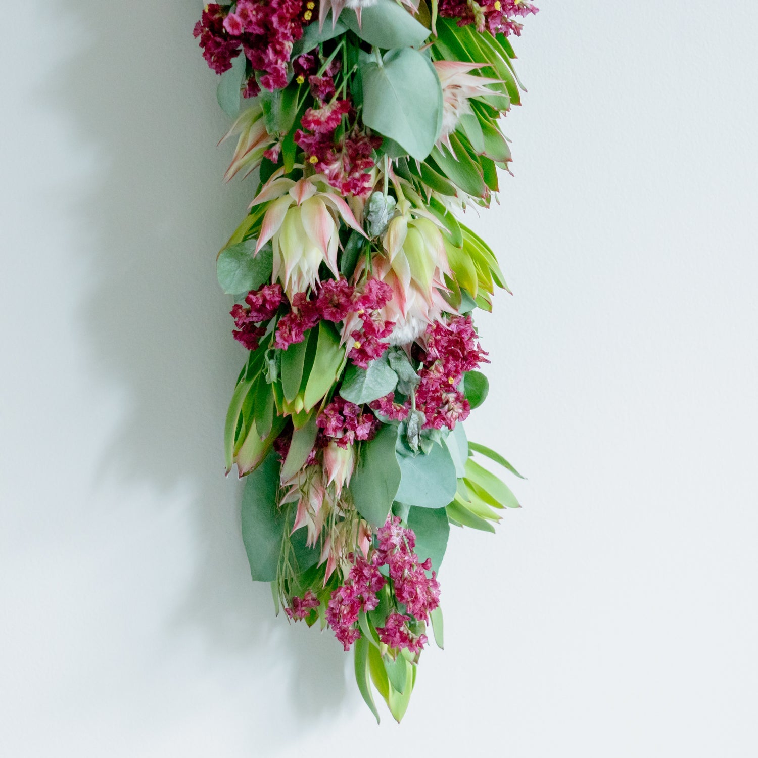 季節のおまかせガーランドをオーダーするならFlower&amp;Plants tette │ 「手から手へ、想いを運ぶフラワーショップ」【板橋駅徒歩4分】【熟練フローリスト夫婦が運営】【最短2営業日で発送】【24時間365日注文OK】【ギフトは3300円〜】フラワーギフトを手から手へ、想いを込めたブーケやアレンジメントで大切な人に感謝と愛情を。シーンや用途に合わせて選びやすい豊富な種
