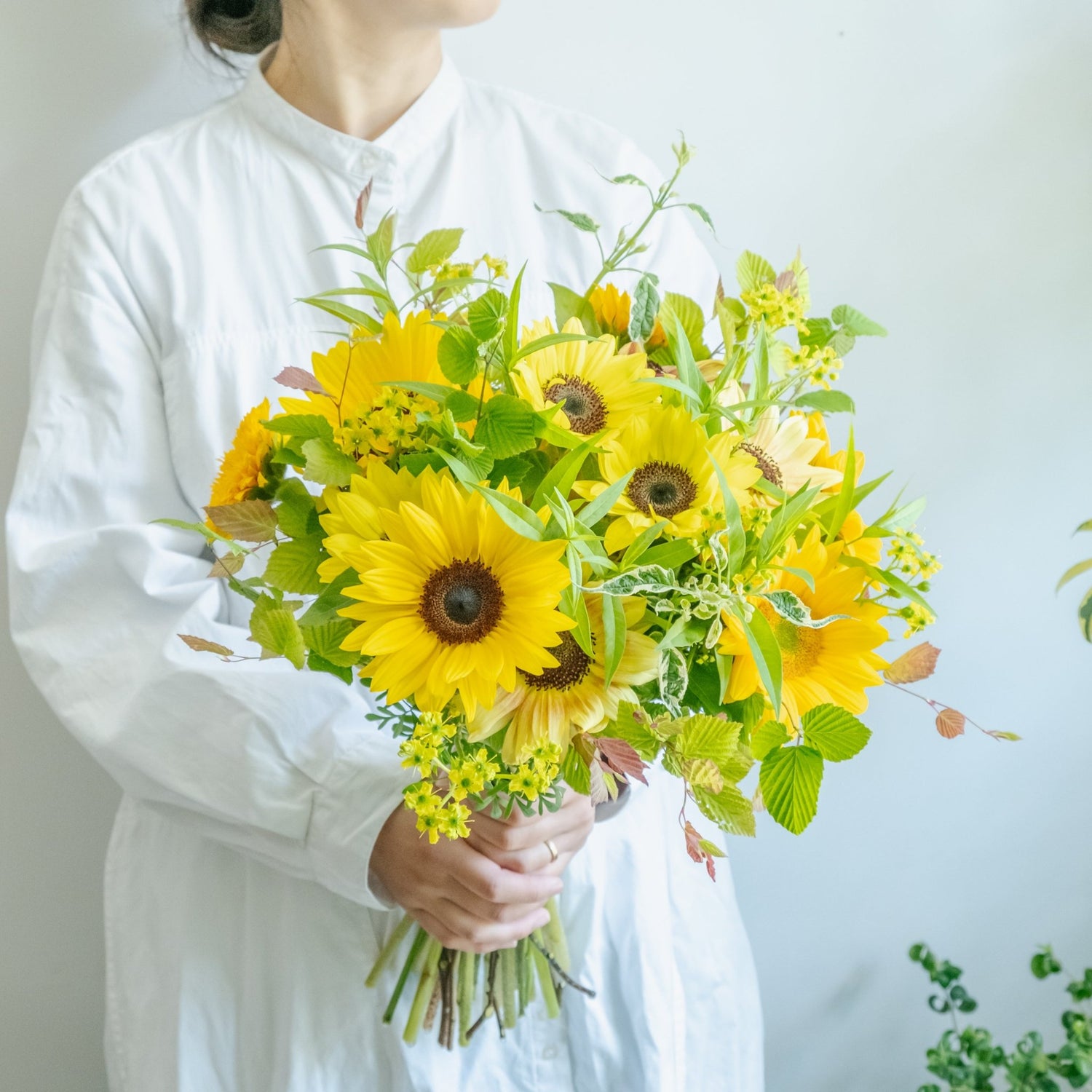ひまわりのギフトをオーダーするならFlower&amp;Plants tette │ 「手から手へ、想いを運ぶフラワーショップ」【板橋駅徒歩4分】【熟練フローリスト夫婦が運営】【最短2営業日で発送】【24時間365日注文OK】【ギフトは3300円〜】フラワーギフトを手から手へ、想いを込めたブーケやアレンジメントで大切な人に感謝と愛情を。シーンや用途に合わせて選びやすい豊富な種
