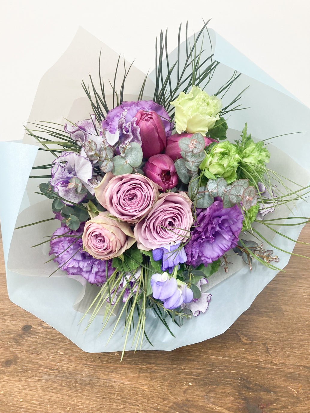 ブーケ パープル系をオーダーするならFlower&amp;Plants tette │ 「手から手へ、想いを運ぶフラワーショップ」【板橋駅徒歩4分】【熟練フローリスト夫婦が運営】【最短2営業日で発送】【24時間365日注文OK】【ギフトは3300円〜】フラワーギフトを手から手へ、想いを込めたブーケやアレンジメントで大切な人に感謝と愛情を。シーンや用途に合わせて選びやすい豊富な種