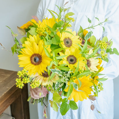 ひまわりのギフトをオーダーするならFlower&amp;Plants tette │ 「手から手へ、想いを運ぶフラワーショップ」【板橋駅徒歩4分】【熟練フローリスト夫婦が運営】【最短2営業日で発送】【24時間365日注文OK】【ギフトは3300円〜】フラワーギフトを手から手へ、想いを込めたブーケやアレンジメントで大切な人に感謝と愛情を。シーンや用途に合わせて選びやすい豊富な種