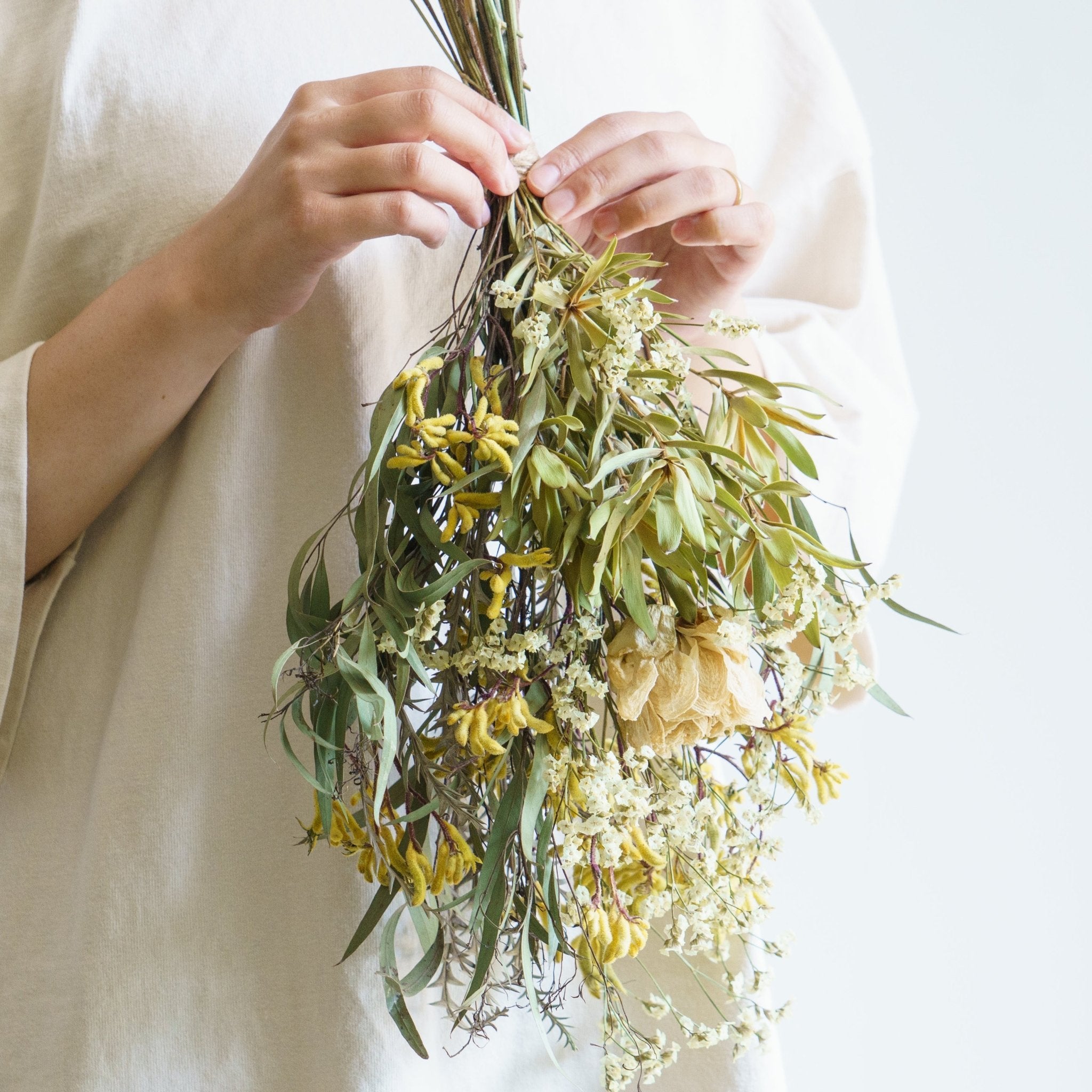 季節のドライフラワー ブーケスワッグをオーダーするならFlower&amp;Plants tette │ 「手から手へ、想いを運ぶフラワーショップ」【板橋駅徒歩4分】【熟練フローリスト夫婦が運営】【最短2営業日で発送】【24時間365日注文OK】【ギフトは3300円〜】フラワーギフトを手から手へ、想いを込めたブーケやアレンジメントで大切な人に感謝と愛情を。シーンや用途に合わせて選びやすい豊富な種