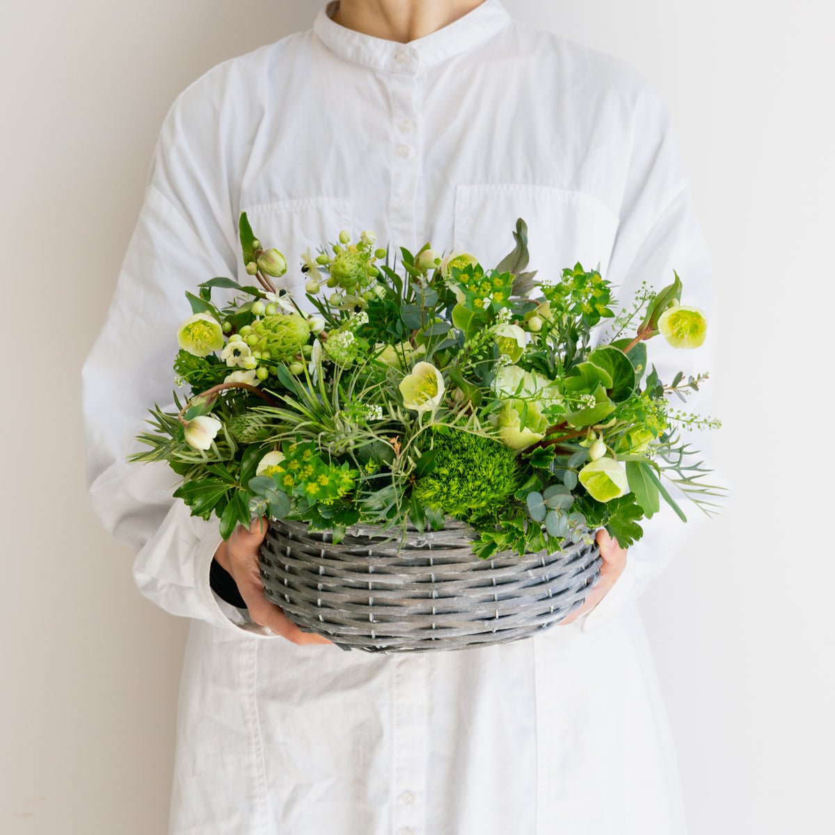 ラウンドアレンジメント グリーン系をオーダーするならFlower&amp;Plants tette │ 「手から手へ、想いを運ぶフラワーショップ」【板橋駅徒歩4分】【熟練フローリスト夫婦が運営】【最短2営業日で発送】【24時間365日注文OK】【ギフトは3300円〜】フラワーギフトを手から手へ、想いを込めたブーケやアレンジメントで大切な人に感謝と愛情を。シーンや用途に合わせて選びやすい豊富な種