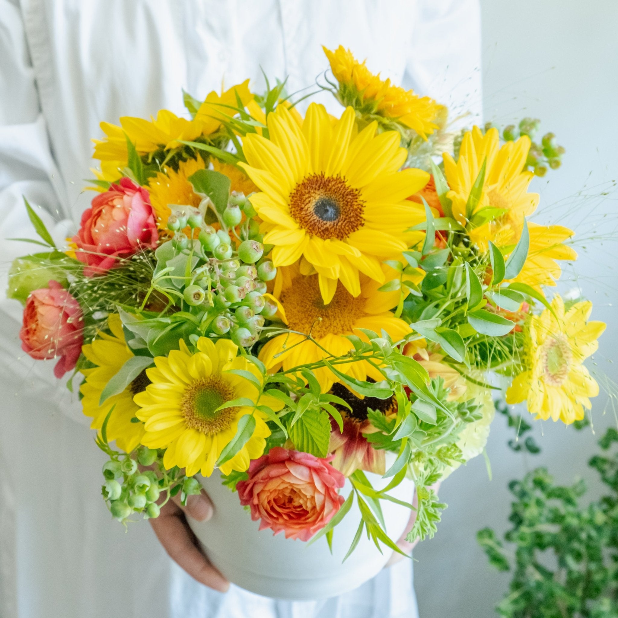 ひまわりのギフトをオーダーするならFlower&amp;Plants tette │ 「手から手へ、想いを運ぶフラワーショップ」【板橋駅徒歩4分】【熟練フローリスト夫婦が運営】【最短2営業日で発送】【24時間365日注文OK】【ギフトは3300円〜】フラワーギフトを手から手へ、想いを込めたブーケやアレンジメントで大切な人に感謝と愛情を。シーンや用途に合わせて選びやすい豊富な種