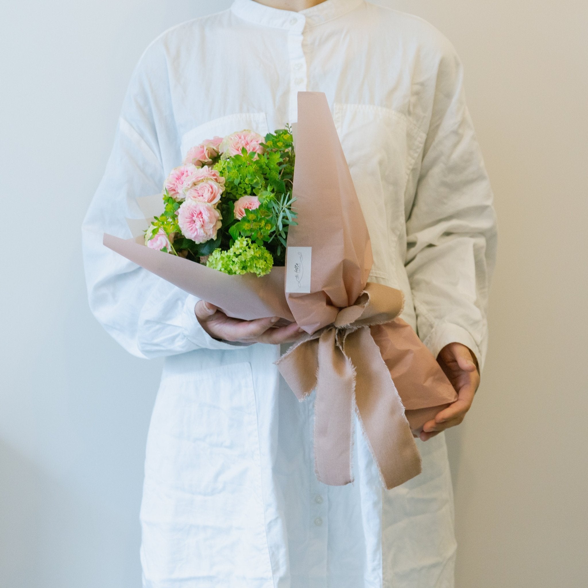 オーダーメイドフラワーブーケをオーダーするならFlower&amp;Plants tette │ 「手から手へ、想いを運ぶフラワーショップ」【板橋駅徒歩4分】【熟練フローリスト夫婦が運営】【最短2営業日で発送】【24時間365日注文OK】【ギフトは3300円〜】フラワーギフトを手から手へ、想いを込めたブーケやアレンジメントで大切な人に感謝と愛情を。シーンや用途に合わせて選びやすい豊富な種