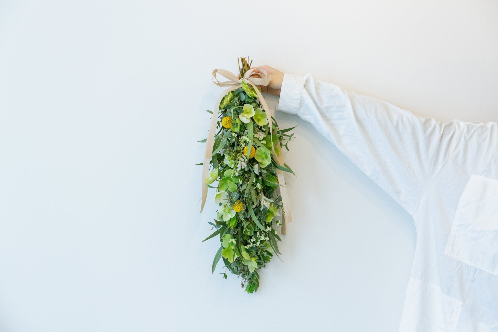 季節のおまかせガーランドをオーダーするならFlower&amp;Plants tette │ 「手から手へ、想いを運ぶフラワーショップ」【板橋駅徒歩4分】【熟練フローリスト夫婦が運営】【最短2営業日で発送】【24時間365日注文OK】【ギフトは3300円〜】フラワーギフトを手から手へ、想いを込めたブーケやアレンジメントで大切な人に感謝と愛情を。シーンや用途に合わせて選びやすい豊富な種
