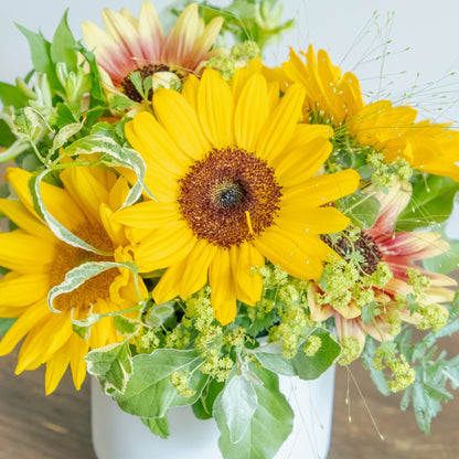 ひまわりのギフトをオーダーするならFlower&amp;Plants tette │ 「手から手へ、想いを運ぶフラワーショップ」【板橋駅徒歩4分】【熟練フローリスト夫婦が運営】【最短2営業日で発送】【24時間365日注文OK】【ギフトは3300円〜】フラワーギフトを手から手へ、想いを込めたブーケやアレンジメントで大切な人に感謝と愛情を。シーンや用途に合わせて選びやすい豊富な種