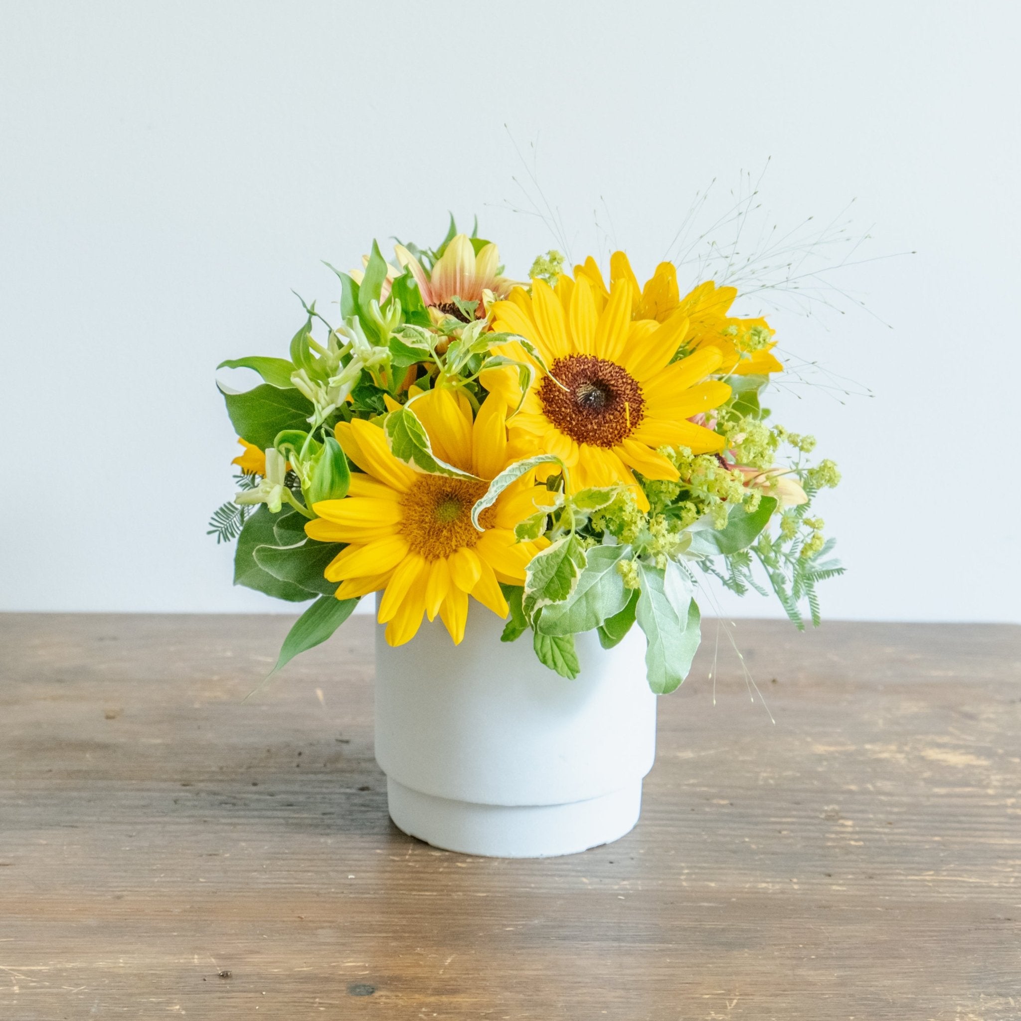 ひまわりのギフトをオーダーするならFlower&Plants tette │ 「手から手へ、想いを運ぶフラワーショップ」【板橋駅徒歩4分】【熟練フローリスト夫婦が運営】【最短2営業日で発送】【24時間365日注文OK】【ギフトは3300円〜】フラワーギフトを手から手へ、想いを込めたブーケやアレンジメントで大切な人に感謝と愛情を。シーンや用途に合わせて選びやすい豊富な種