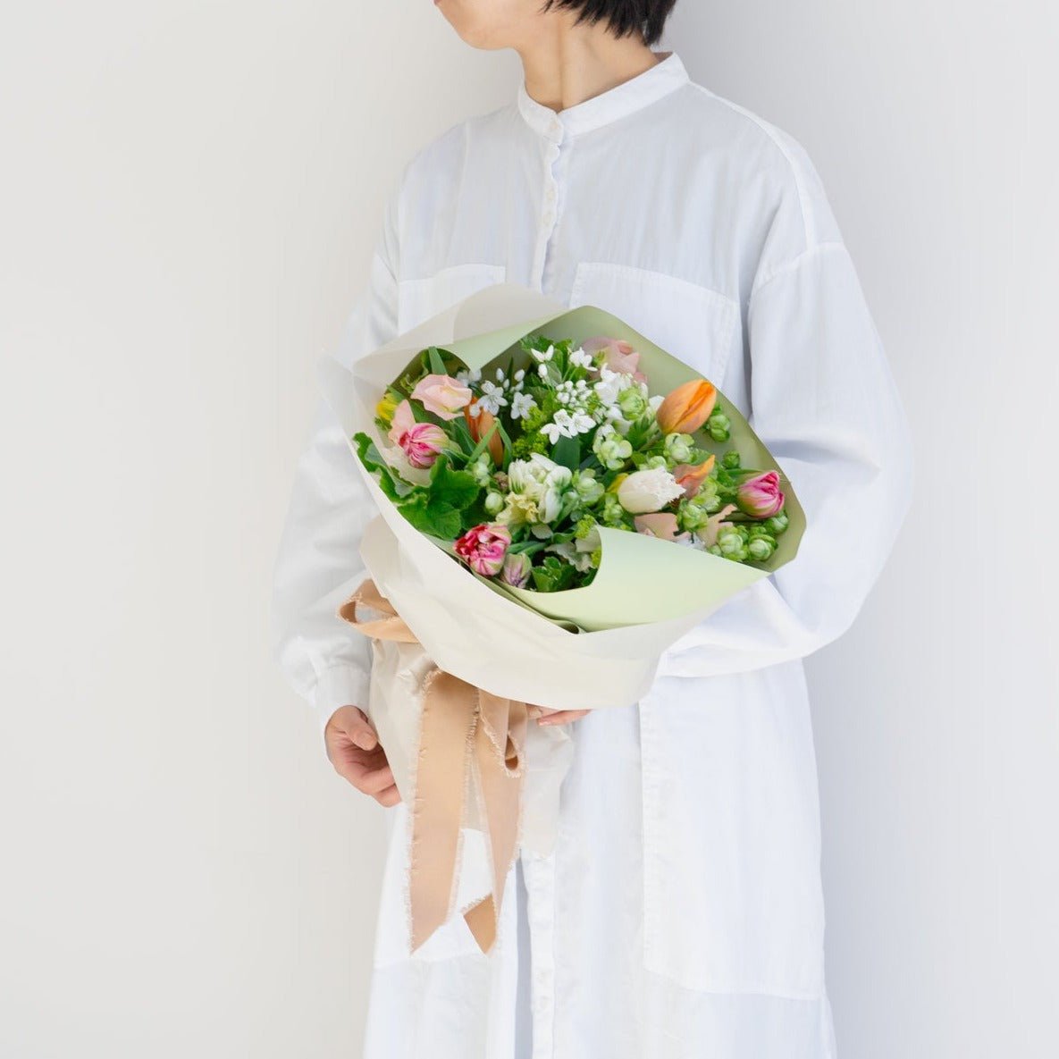 チューリップのギフトをオーダーするならFlower&amp;Plants tette │ 「手から手へ、想いを運ぶフラワーショップ」【板橋駅徒歩4分】【熟練フローリスト夫婦が運営】【最短2営業日で発送】【24時間365日注文OK】【ギフトは3300円〜】フラワーギフトを手から手へ、想いを込めたブーケやアレンジメントで大切な人に感謝と愛情を。シーンや用途に合わせて選びやすい豊富な種