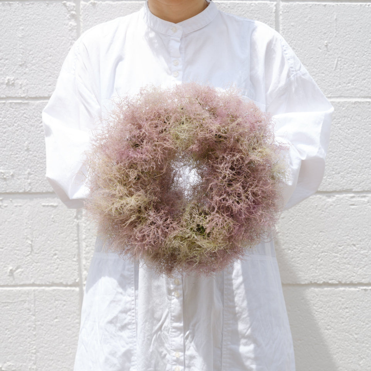 ドライリース スモークツリーをオーダーするならFlower&amp;Plants tette │ 「手から手へ、想いを運ぶフラワーショップ」【板橋駅徒歩4分】【熟練フローリスト夫婦が運営】【最短2営業日で発送】【24時間365日注文OK】【ギフトは3300円〜】フラワーギフトを手から手へ、想いを込めたブーケやアレンジメントで大切な人に感謝と愛情を。シーンや用途に合わせて選びやすい豊富な種